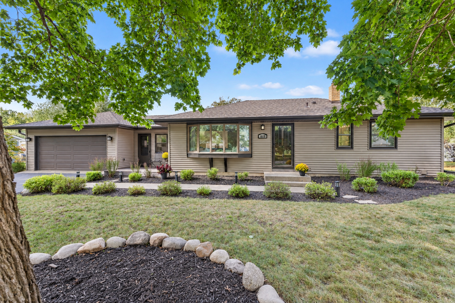 1619 Constance Dr E, Golden Valley, MN 55422