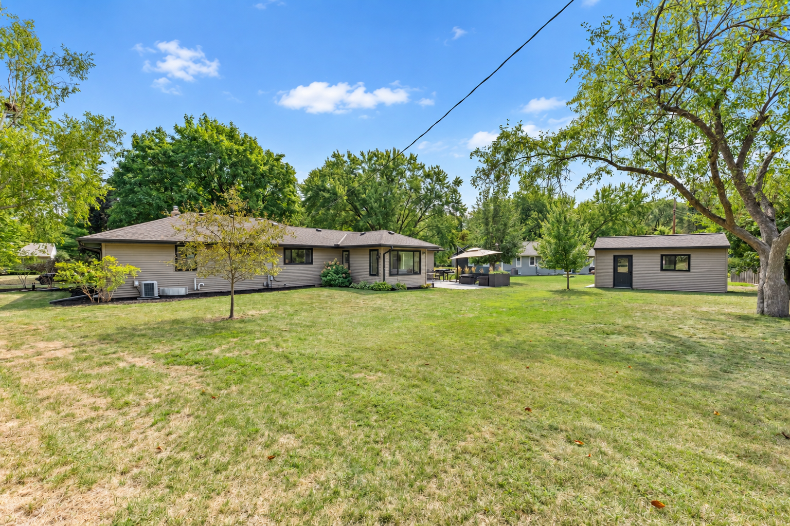 1619 Constance Dr E, Golden Valley, MN 55422