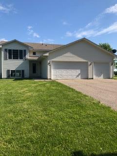 105 6th St, Green Isle, MN 55338