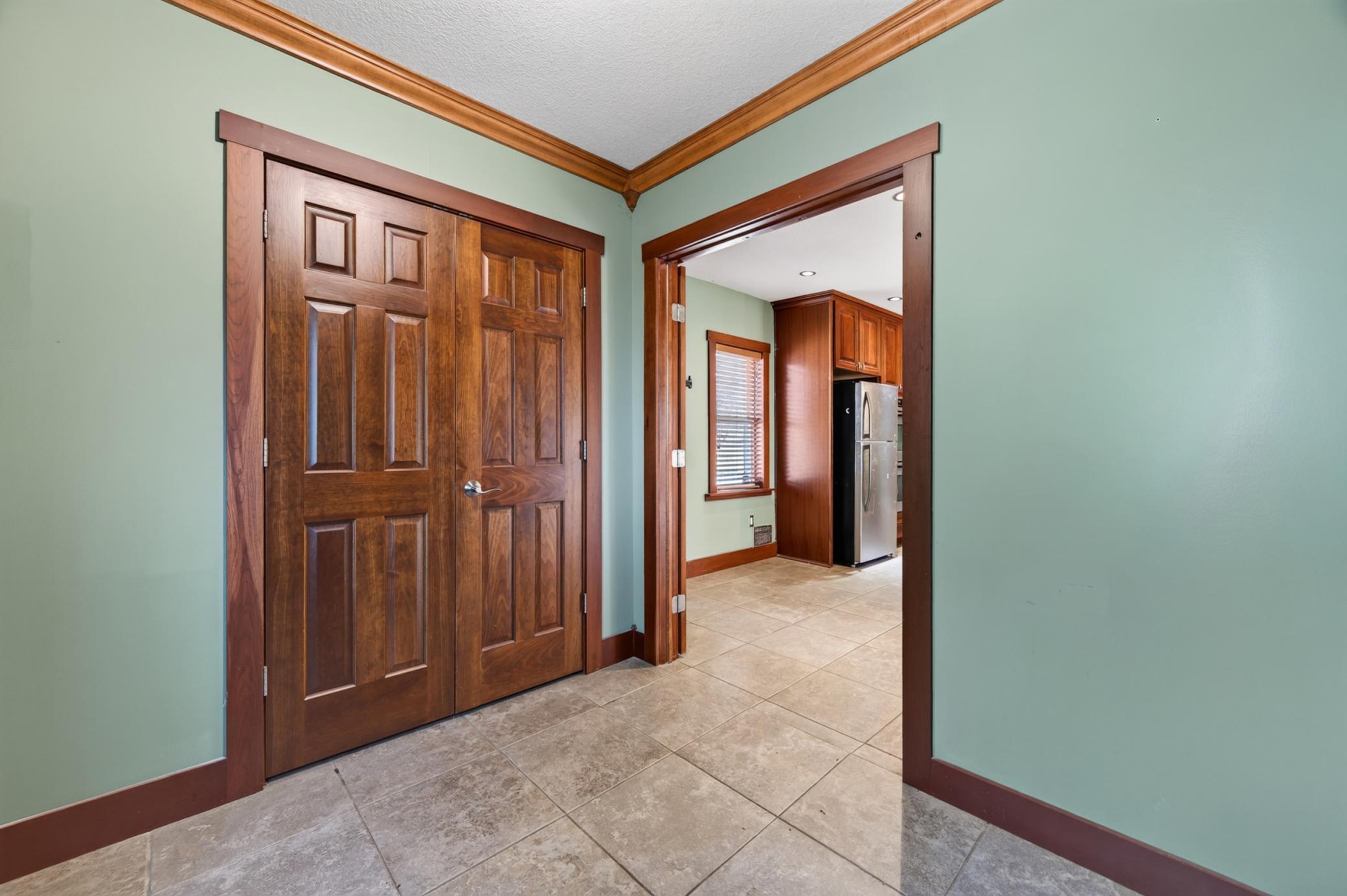 1498 Hazelwood St, Saint Paul, MN 55106