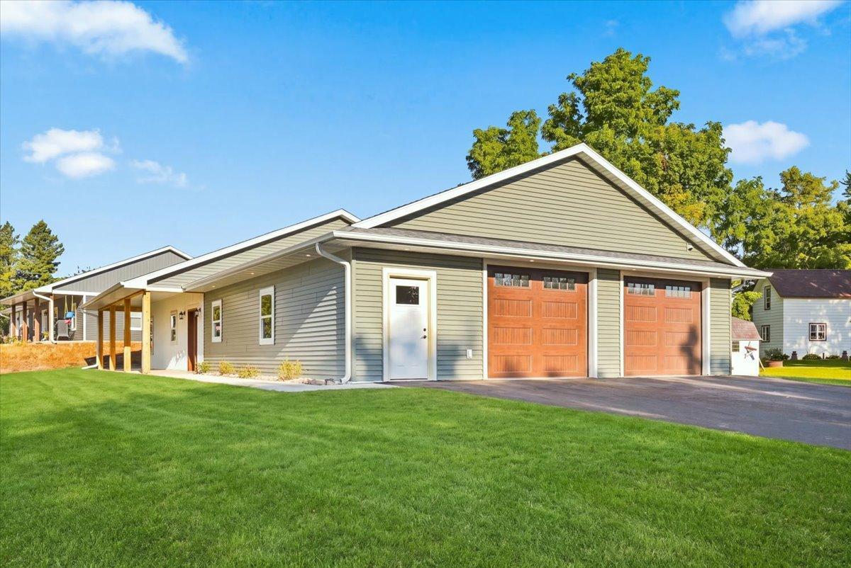 211 Sixth Ave, Clear Lake, WI 54005