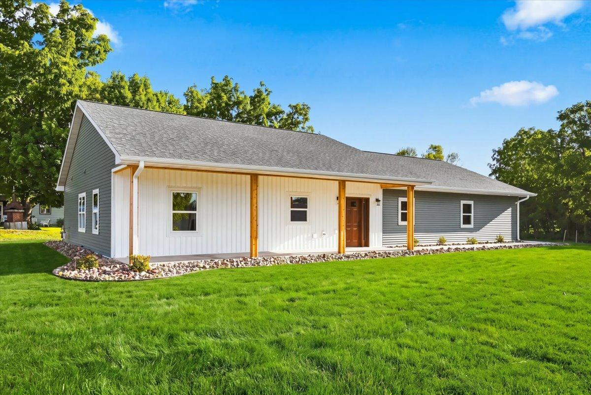 211 Sixth Ave, Clear Lake, WI 54005
