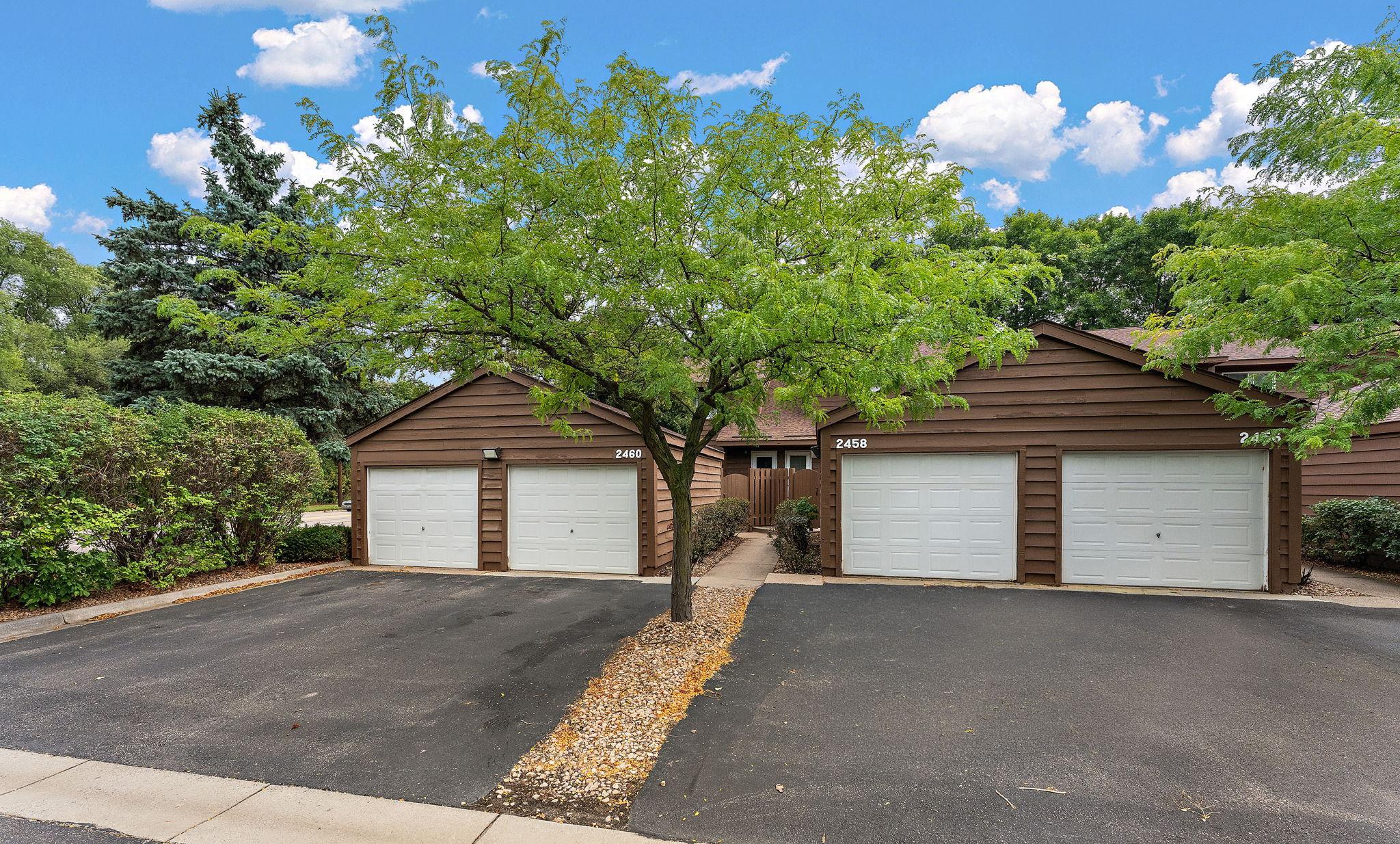 2460 Crestwood Dr, North Saint Paul, MN 55109