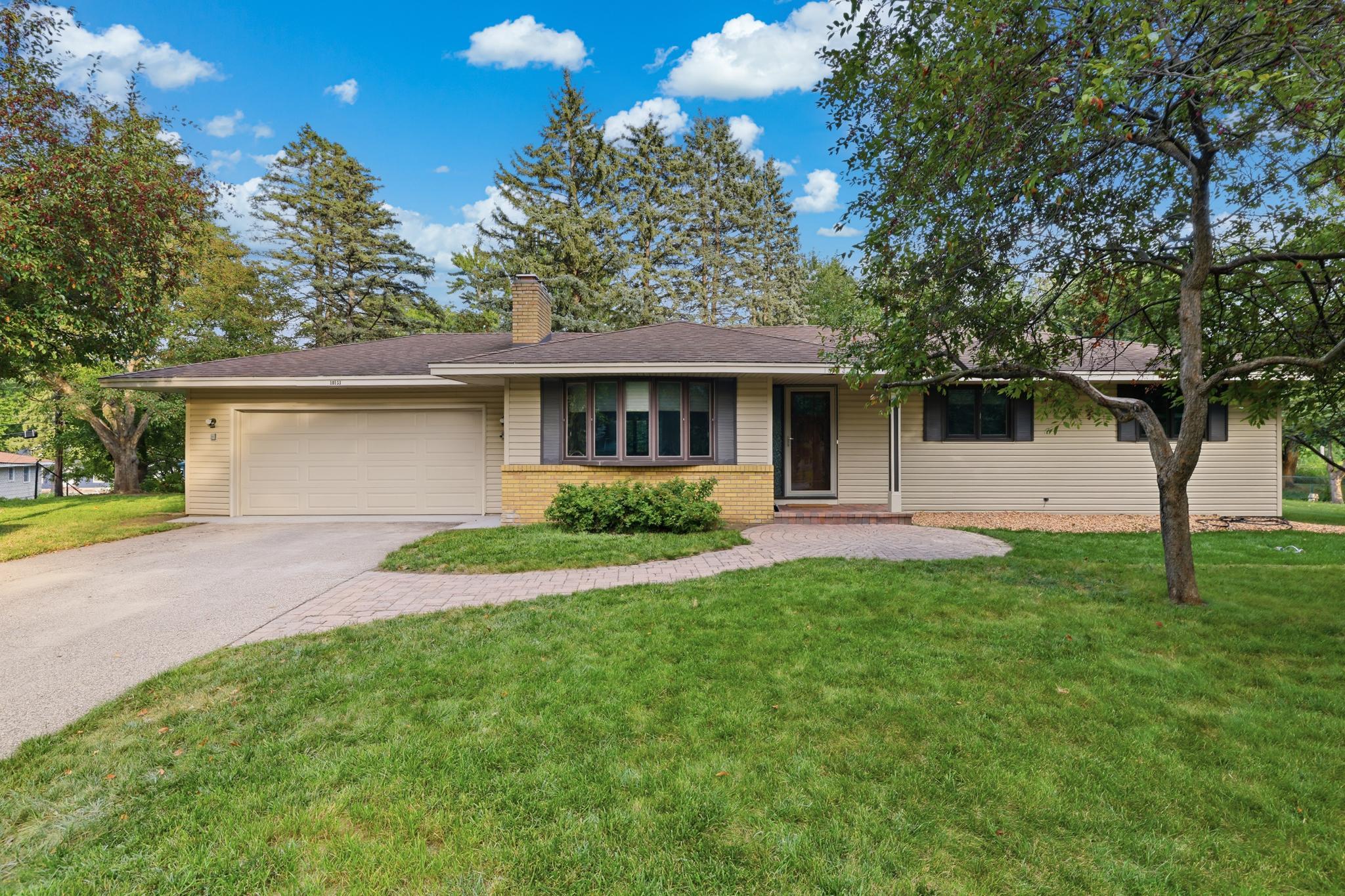 10133 Johnson Cir, Bloomington, MN 55437