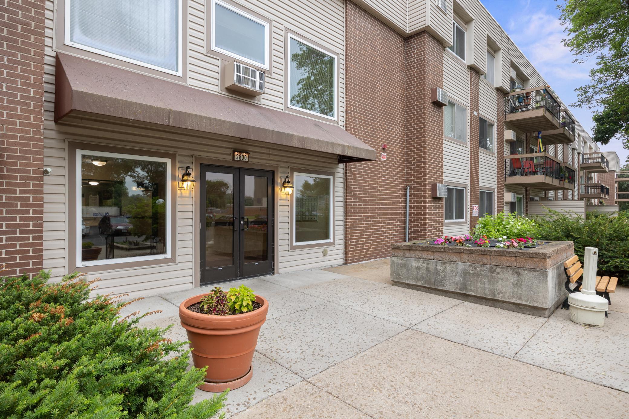 2800 Hillsboro Ave N #214, New Hope, MN 55427