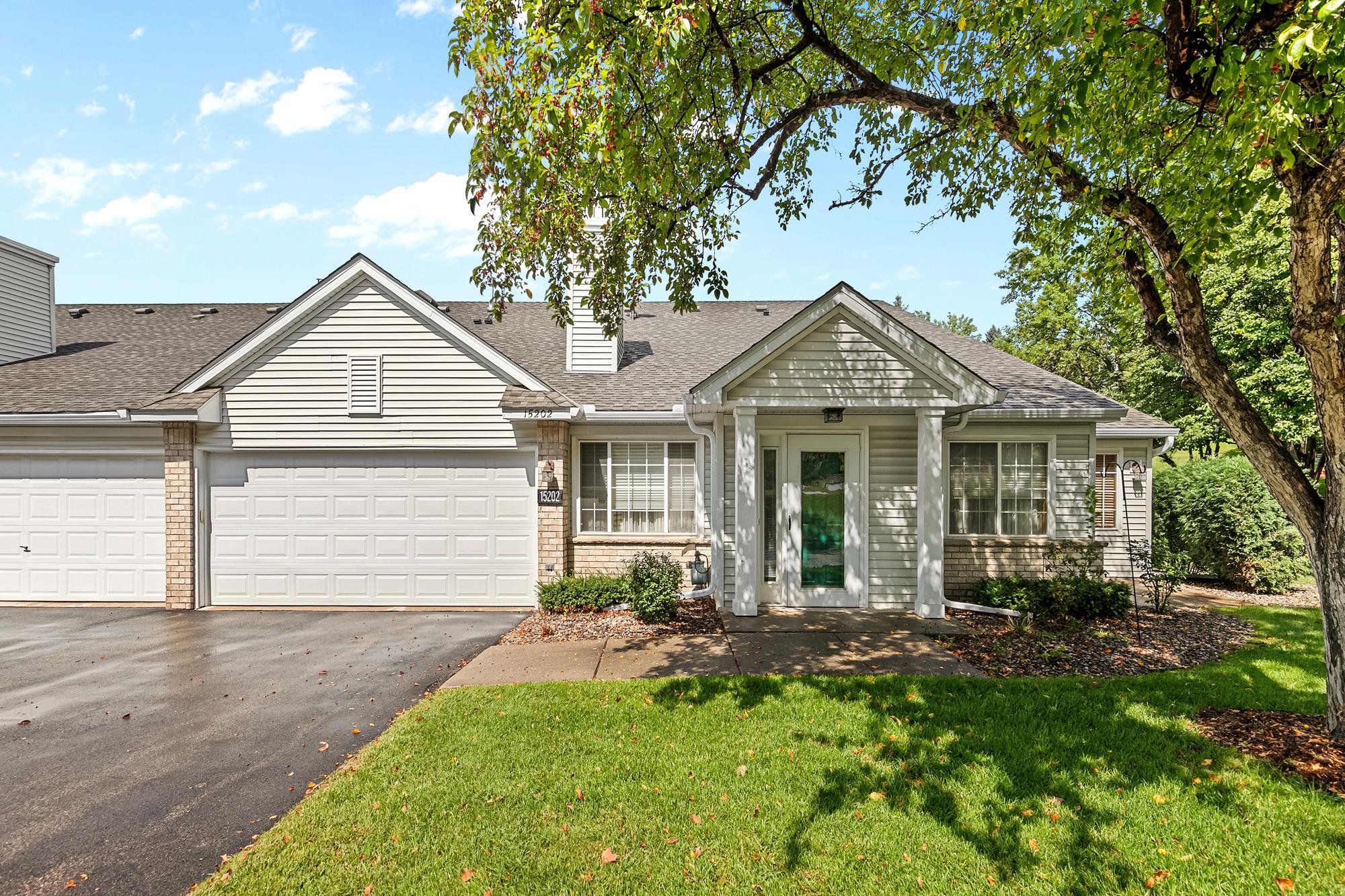15202 Greenhaven Way, Burnsville, MN 55306