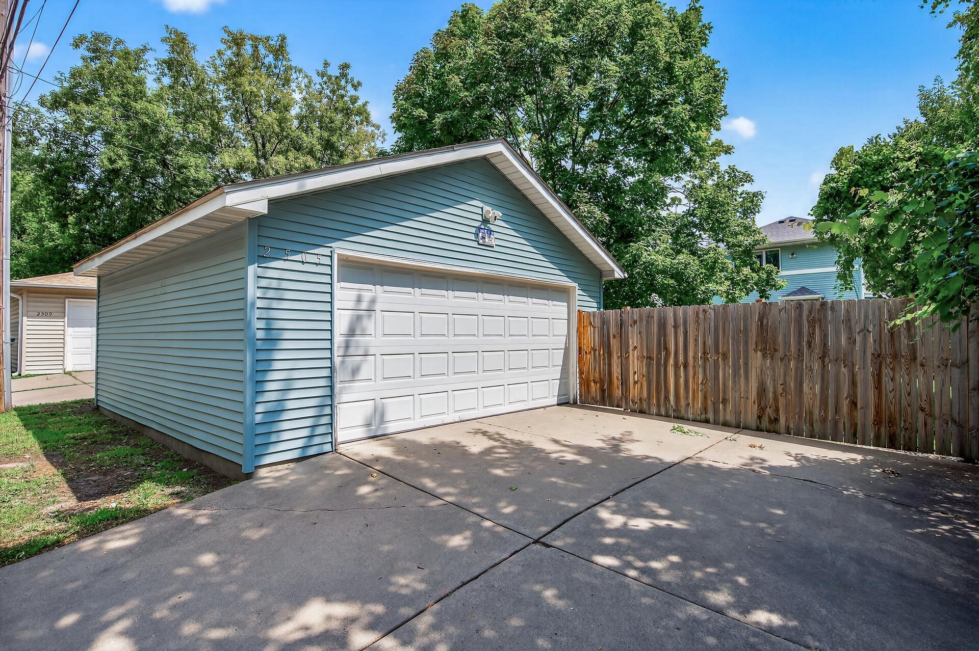 2505 Dupont Ave N, Minneapolis, MN 55411