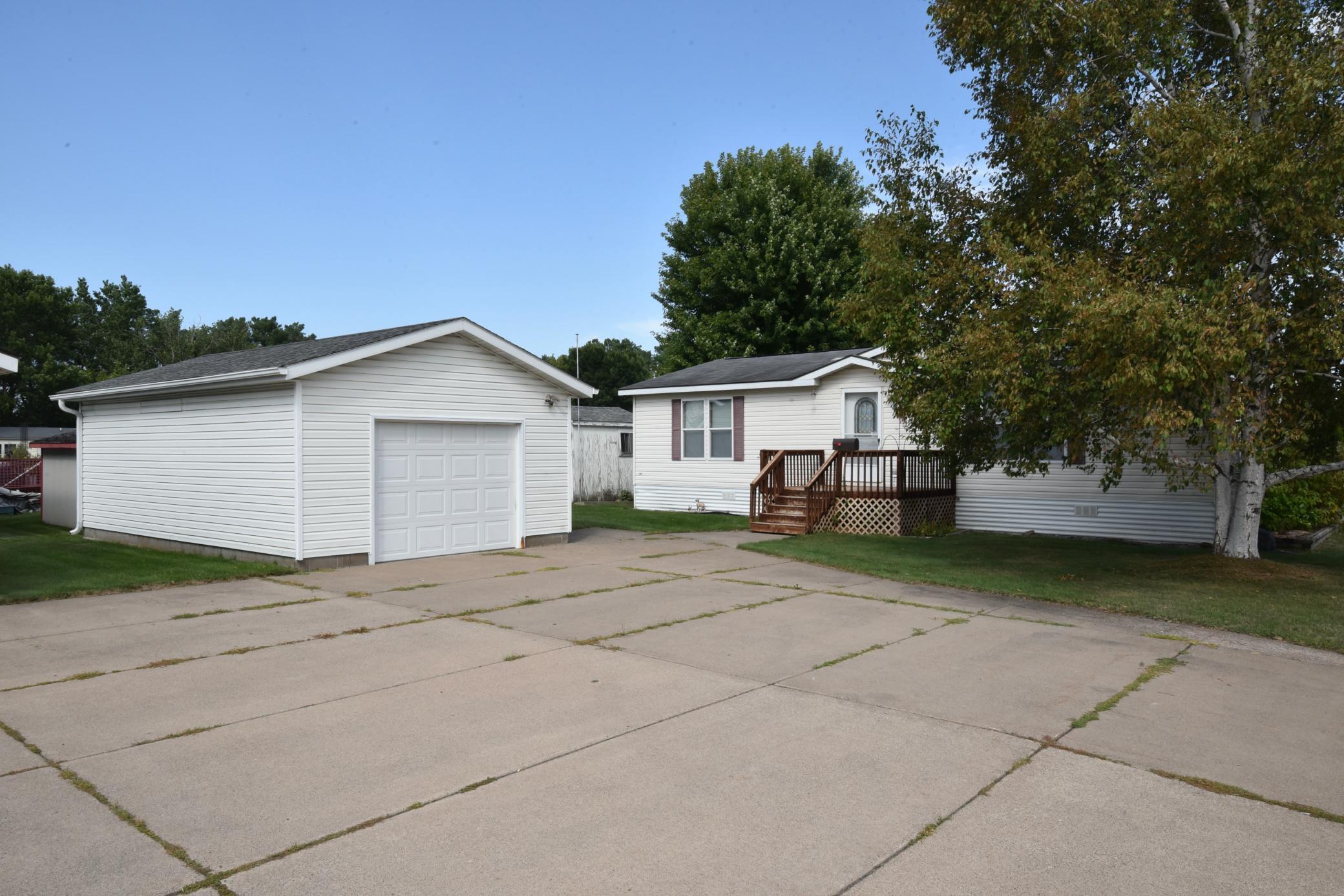 708 1st St E, Milaca, MN 56353
