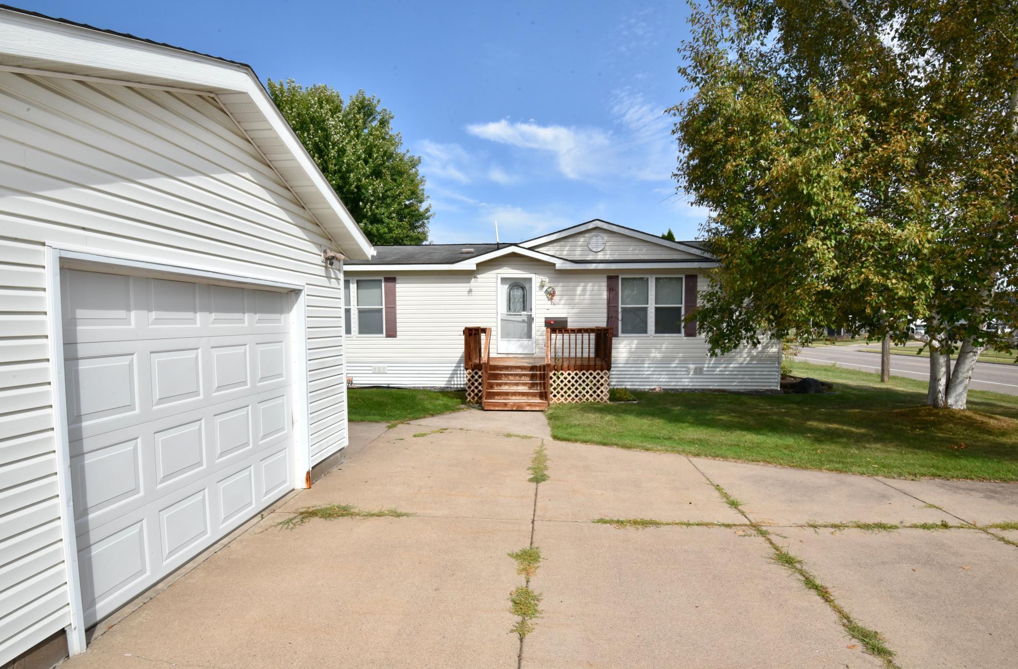 708 1st St E, Milaca, MN 56353