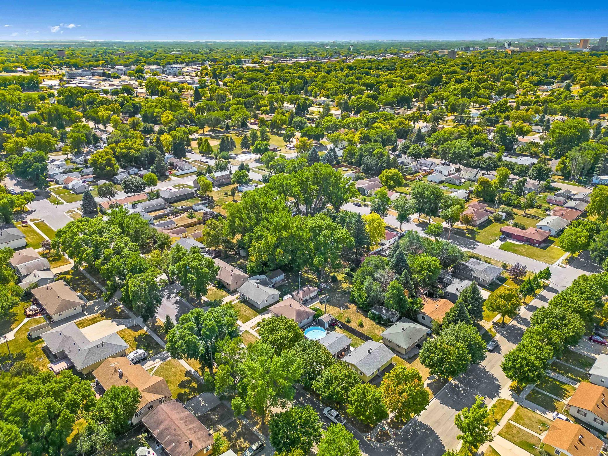 1921 N 10th Ave N, Moorhead, MN 56560