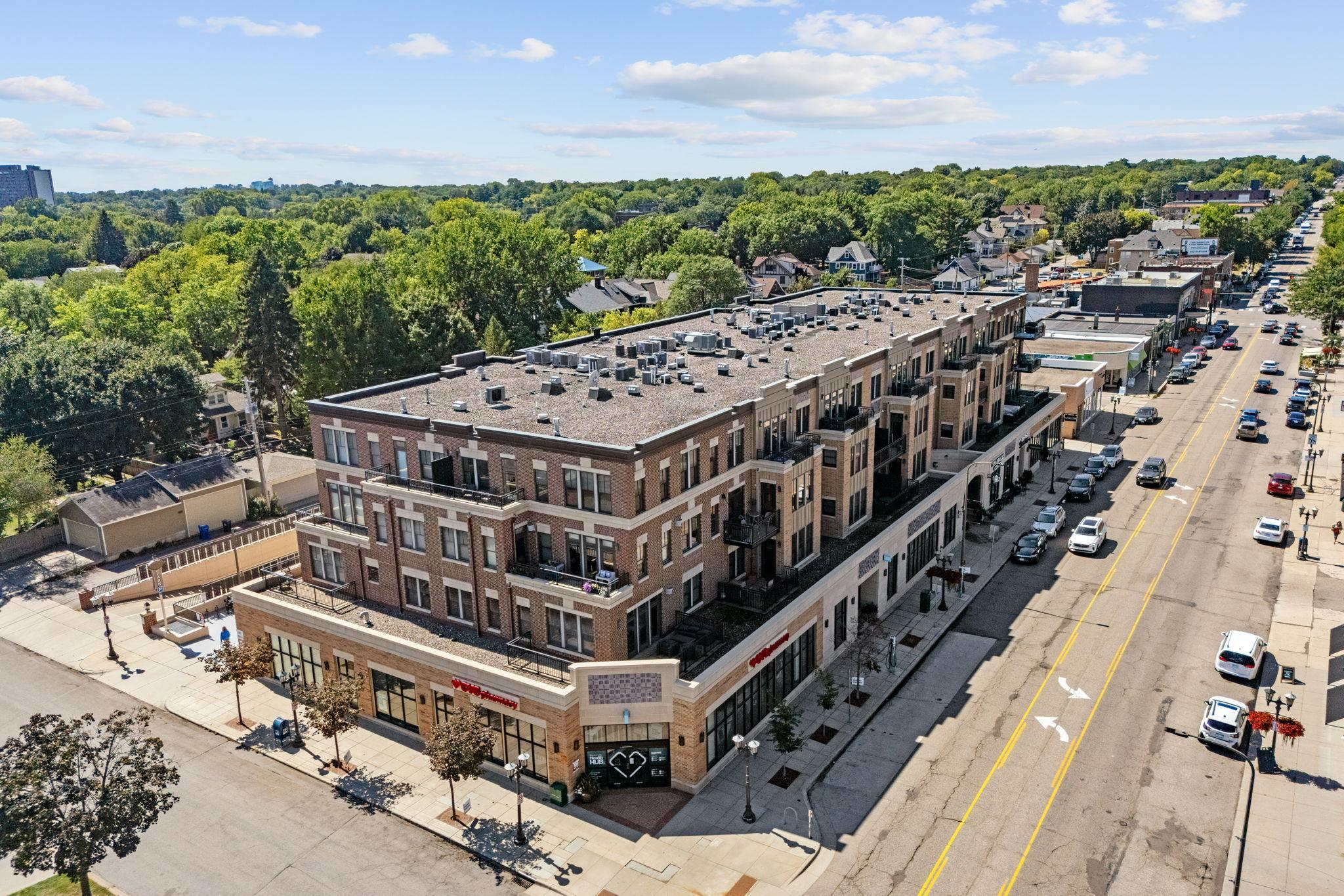 1060 Grand Ave #300, Saint Paul, MN 55105