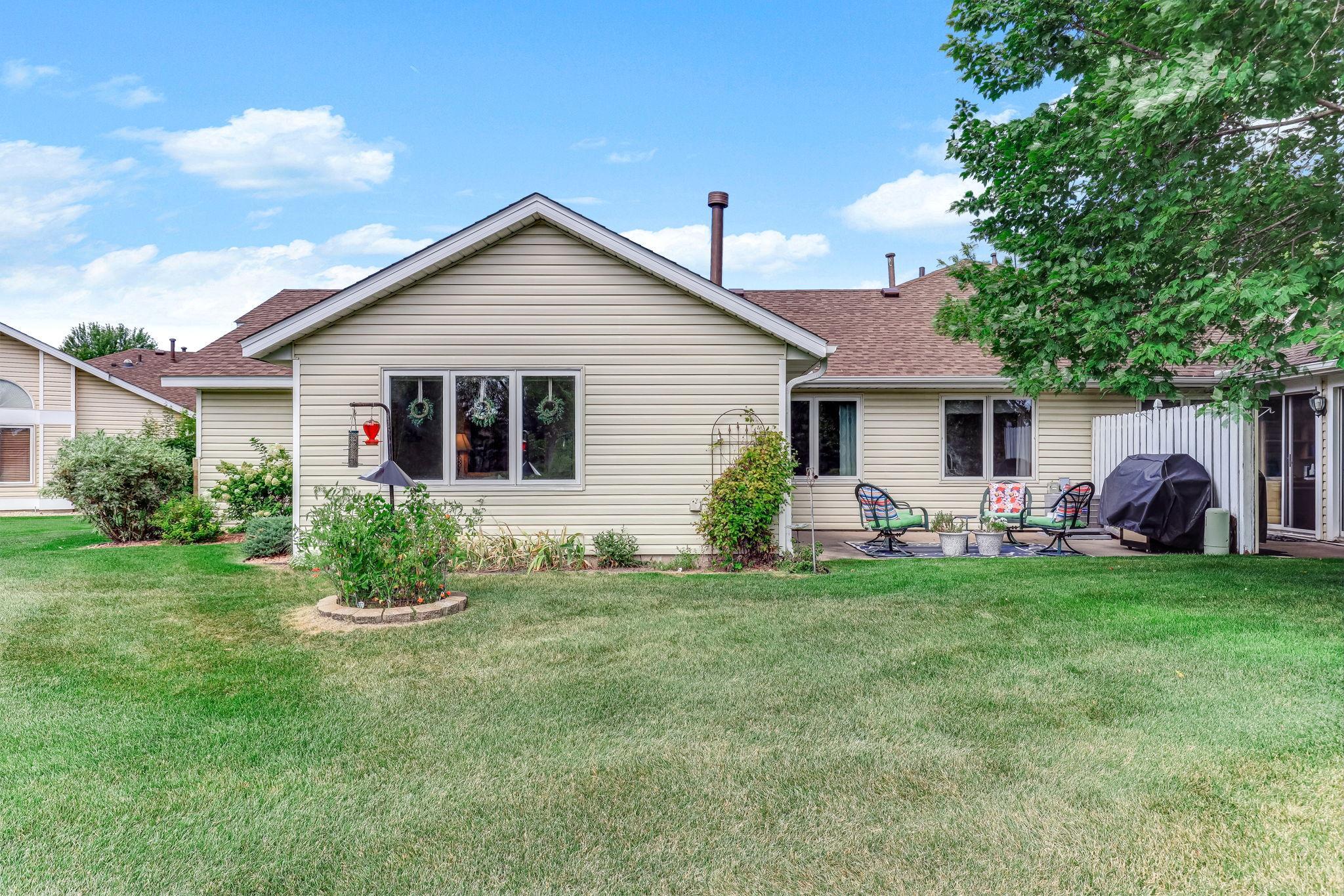 9205 Yorkshire Ln, Brooklyn Park, MN 55443