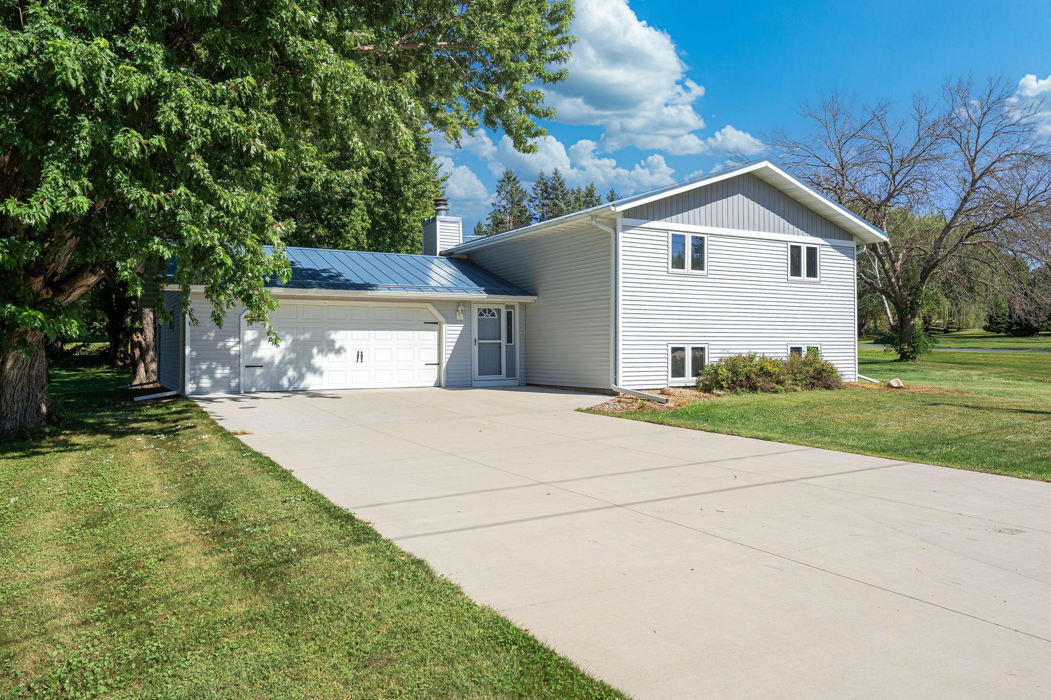 28 Leprechaun Ln, Mantorville, MN 55955