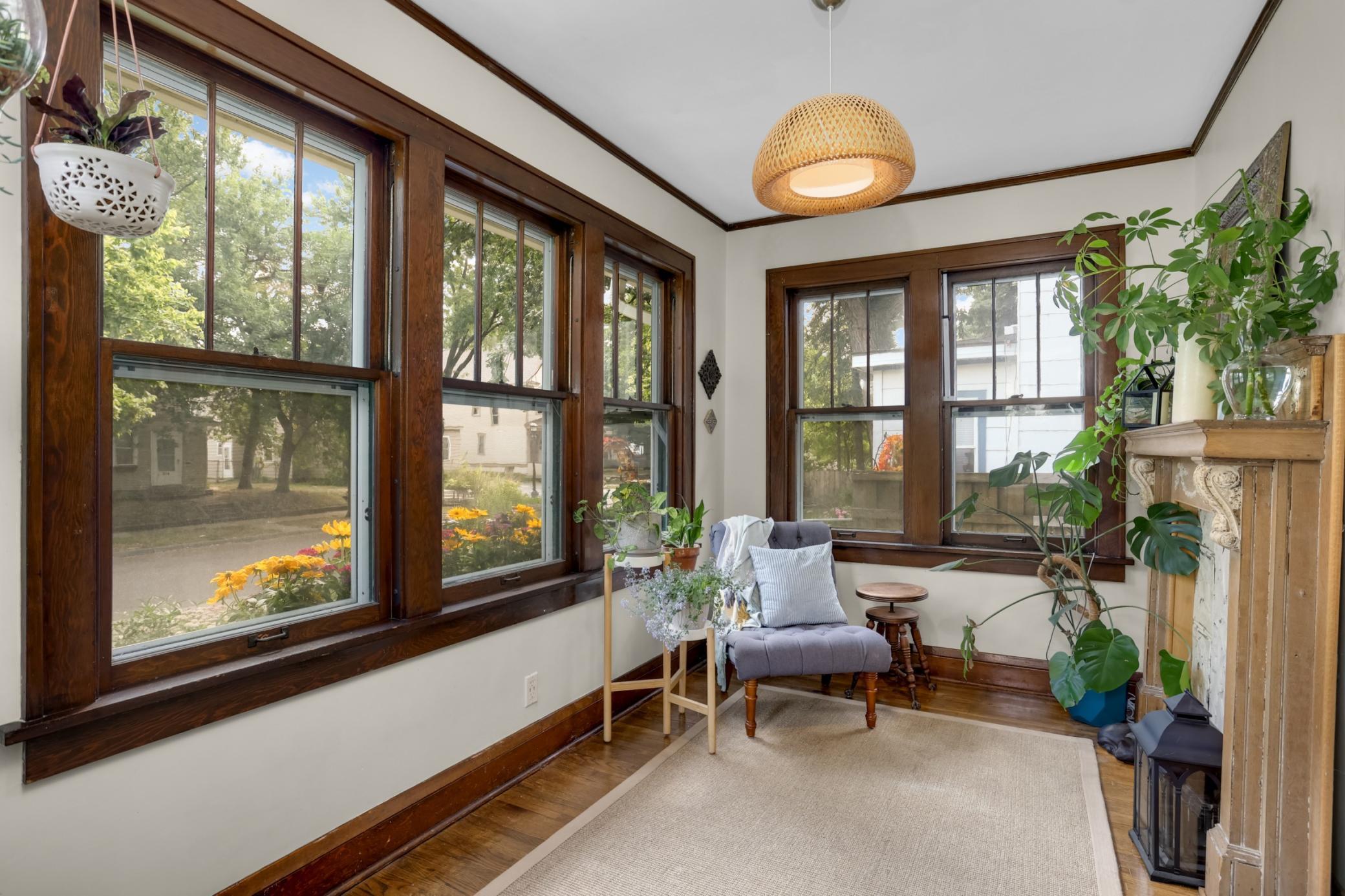 877 Howell St N, Saint Paul, MN 55104
