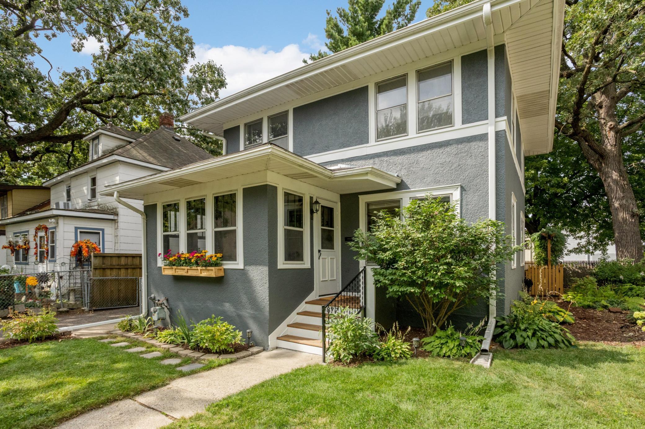 877 Howell St N, Saint Paul, MN 55104