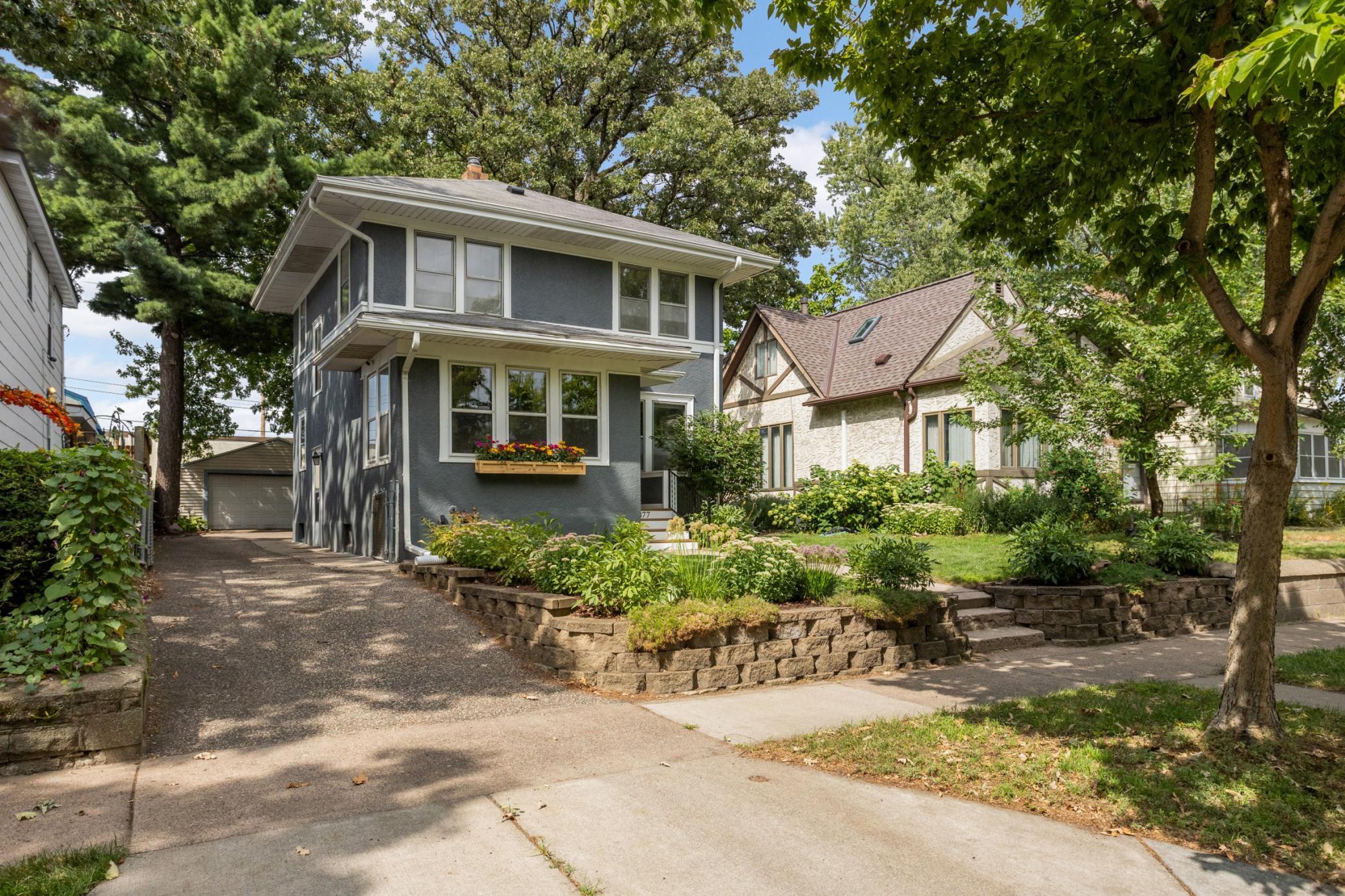 877 Howell St N, Saint Paul, MN 55104