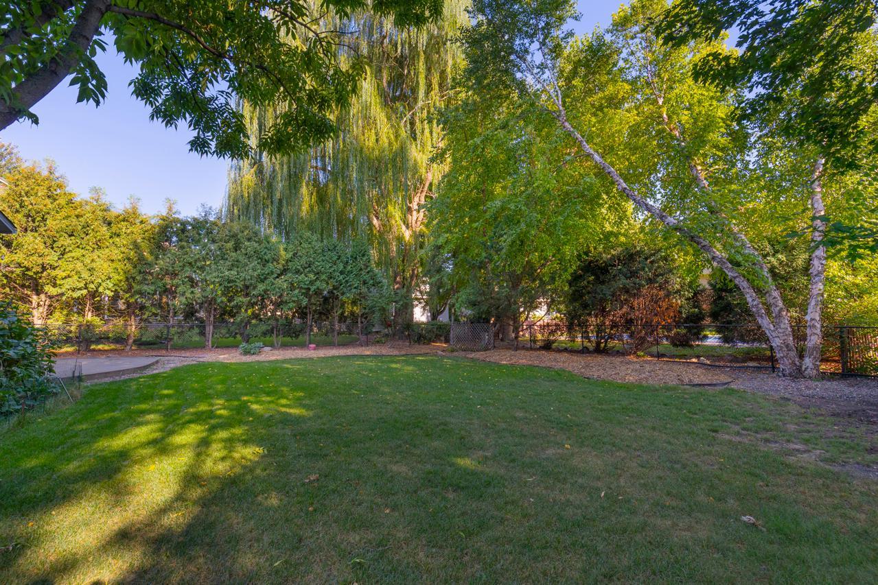 8818 Belvedere Dr, Eden Prairie, MN 55347