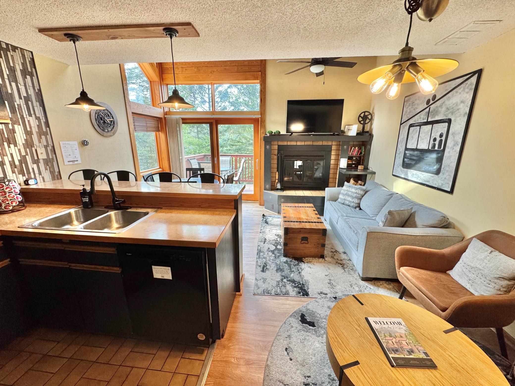 527 Moose Mountain Dr, Lutsen, MN 55612