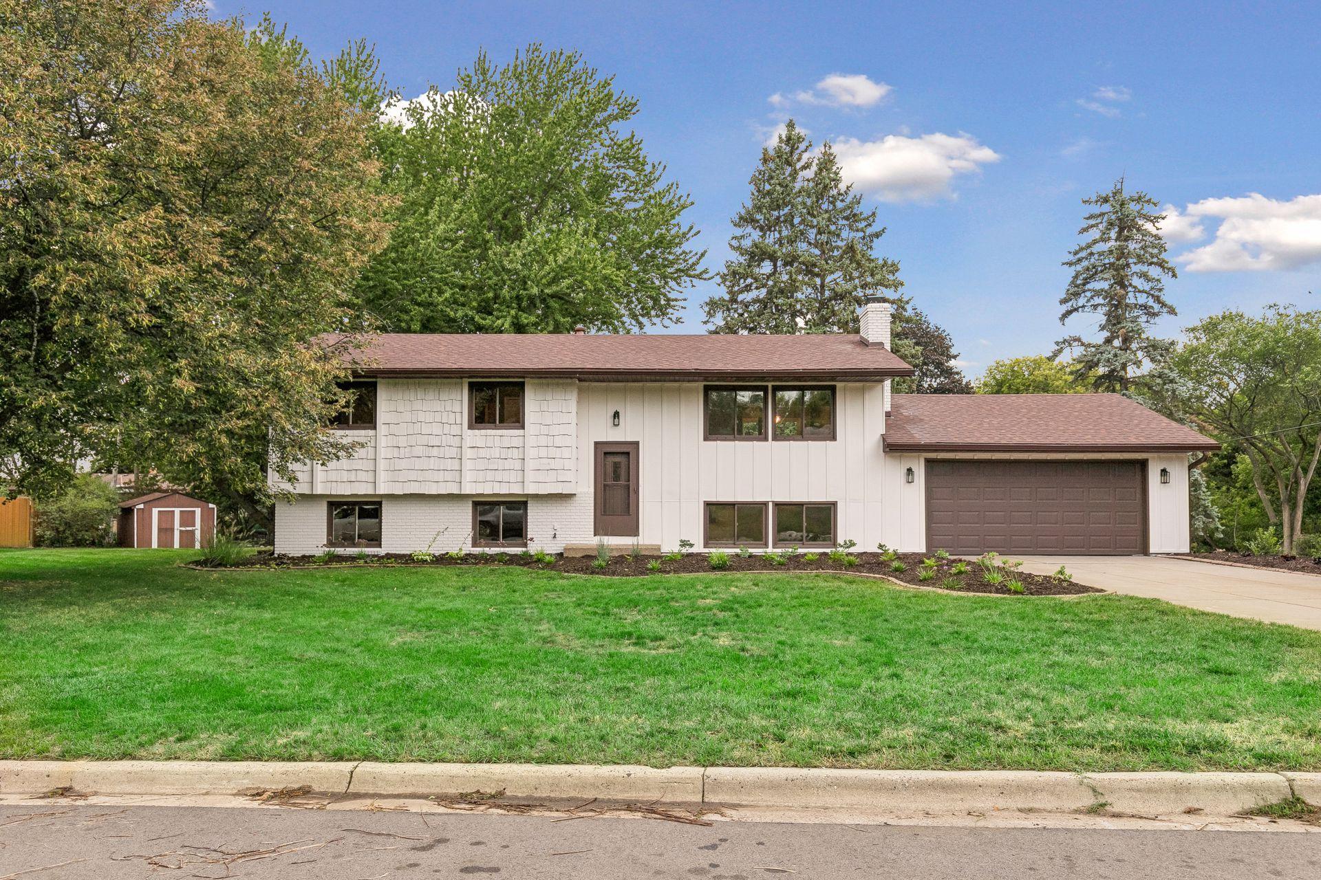 963 Marnie St S, Maplewood, MN 55119