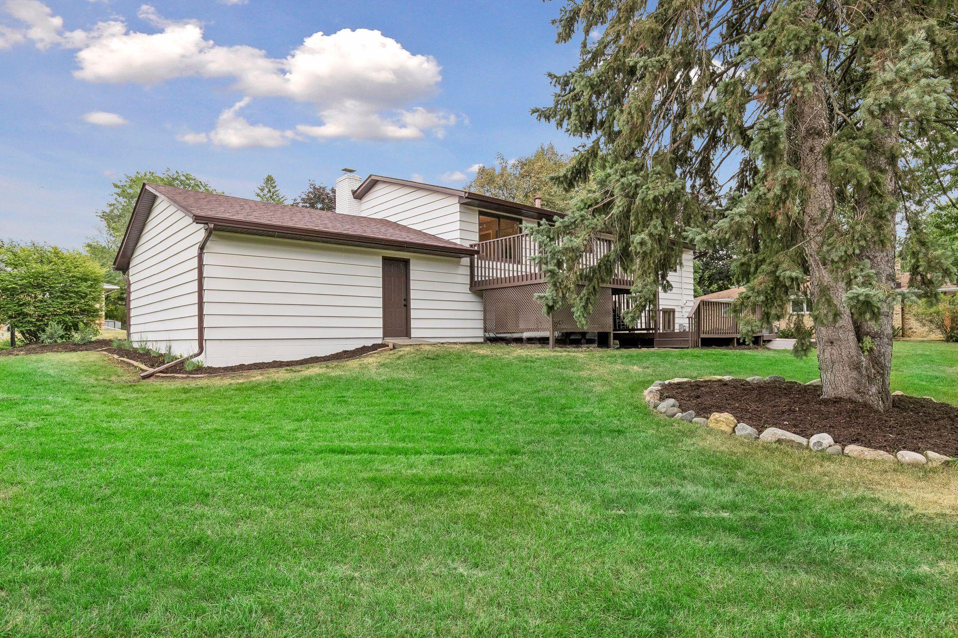 963 Marnie St S, Maplewood, MN 55119