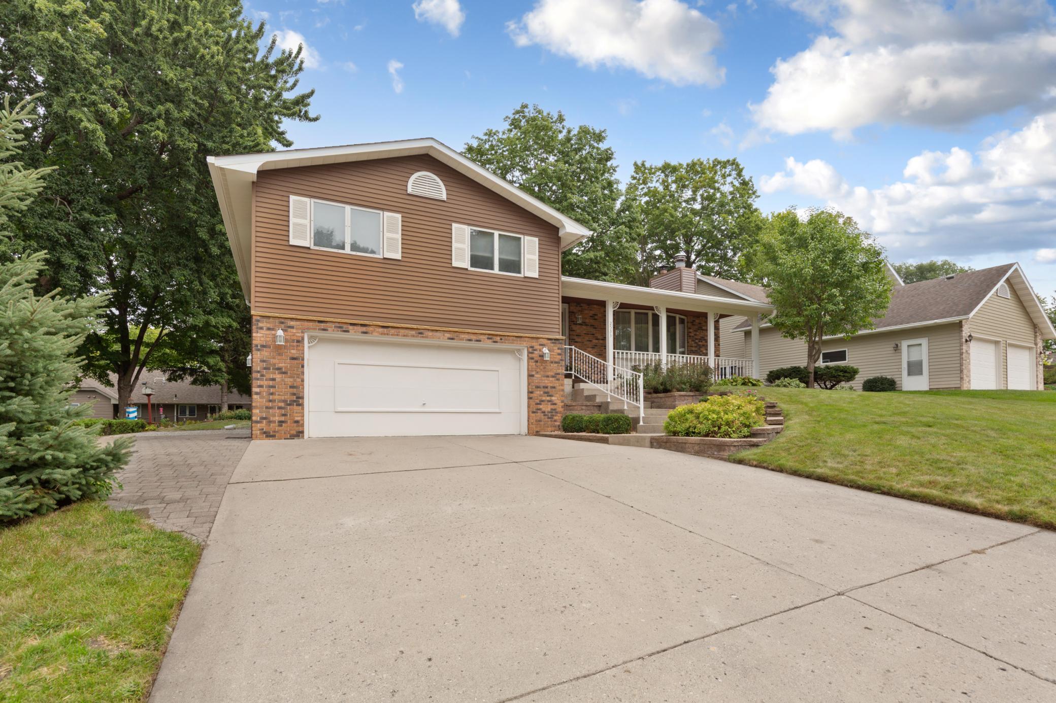 2533 Woodland Dr, Faribault, MN 55021