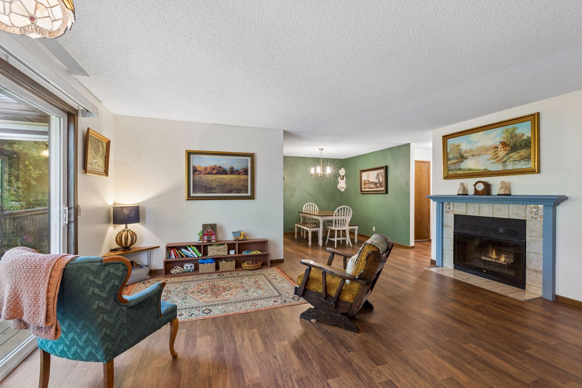 973 Greenhaven Dr, Vadnais Heights, MN 55127