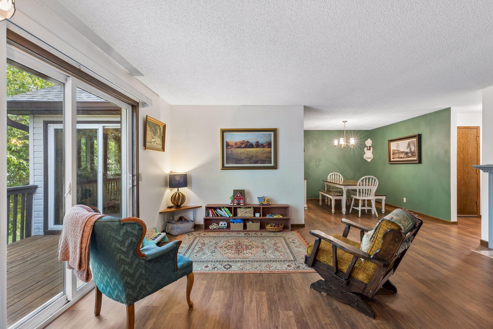973 Greenhaven Dr, Vadnais Heights, MN 55127