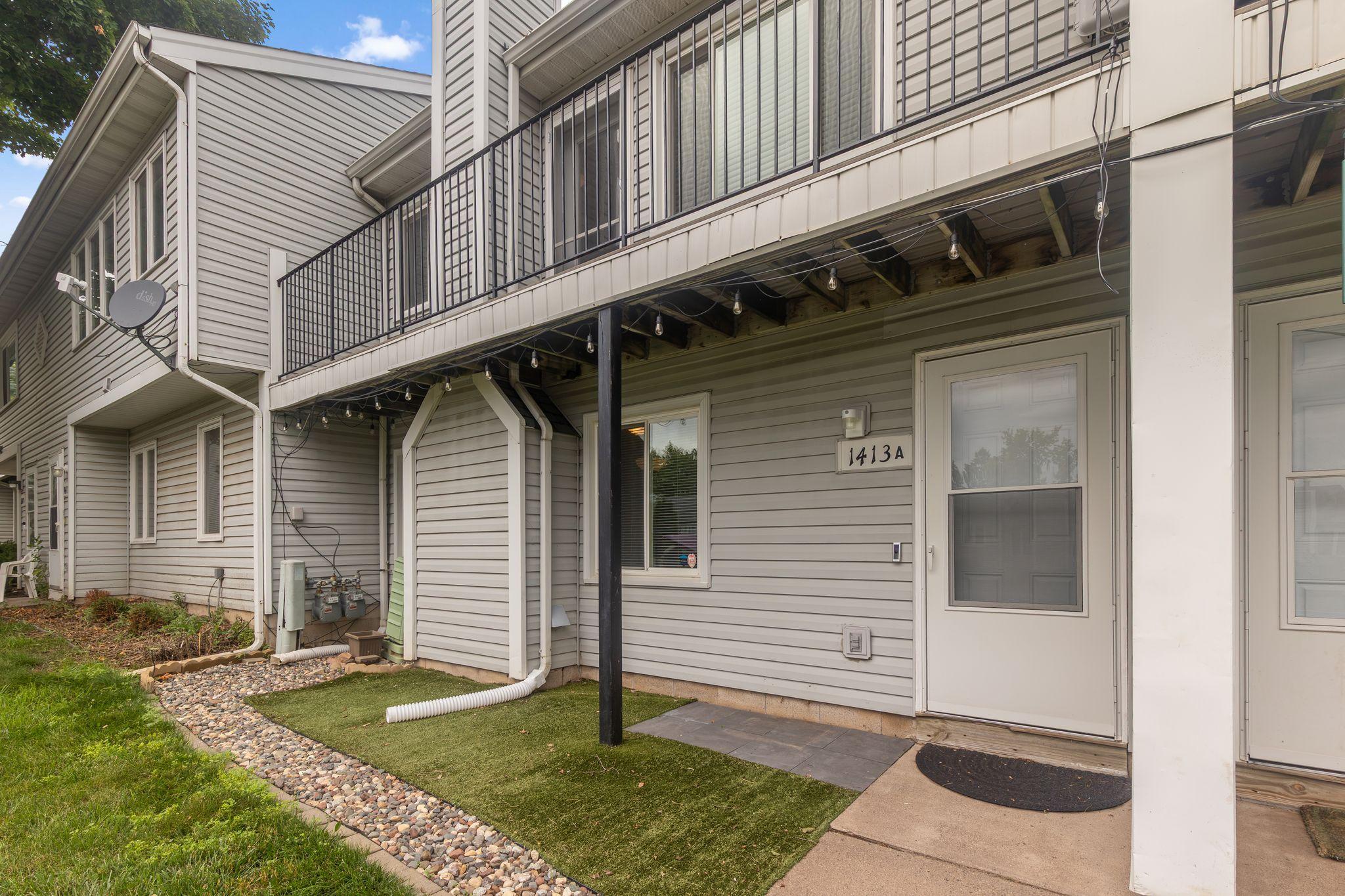1413 Farrington St #A, Saint Paul, MN 55117
