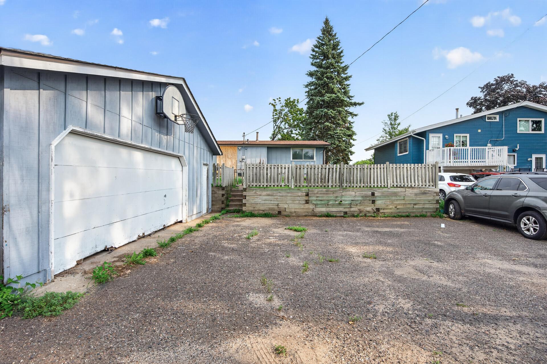 1582 3rd St E, Saint Paul, MN 55106