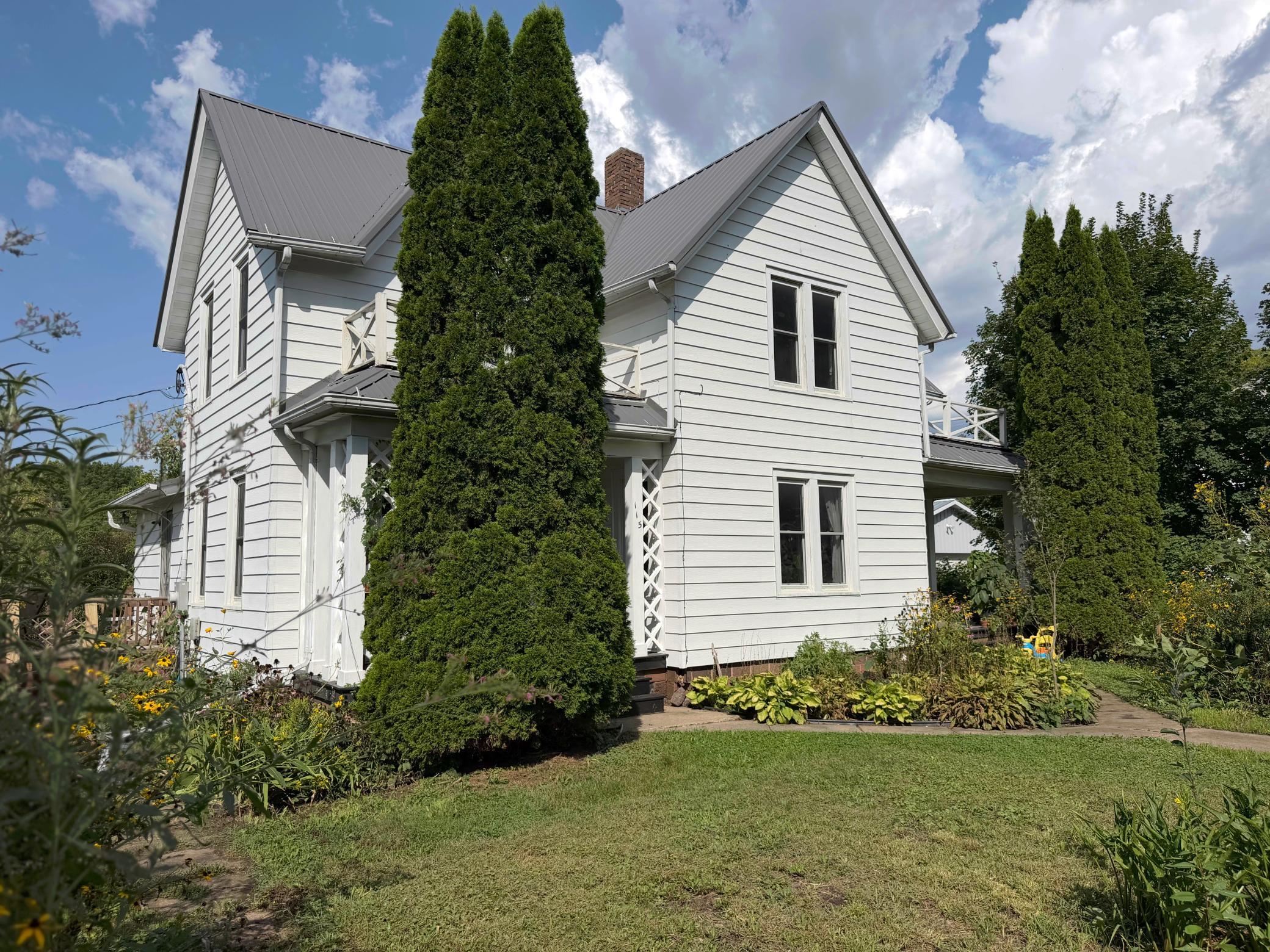 115 N Cedar St, Mabel, MN 55954