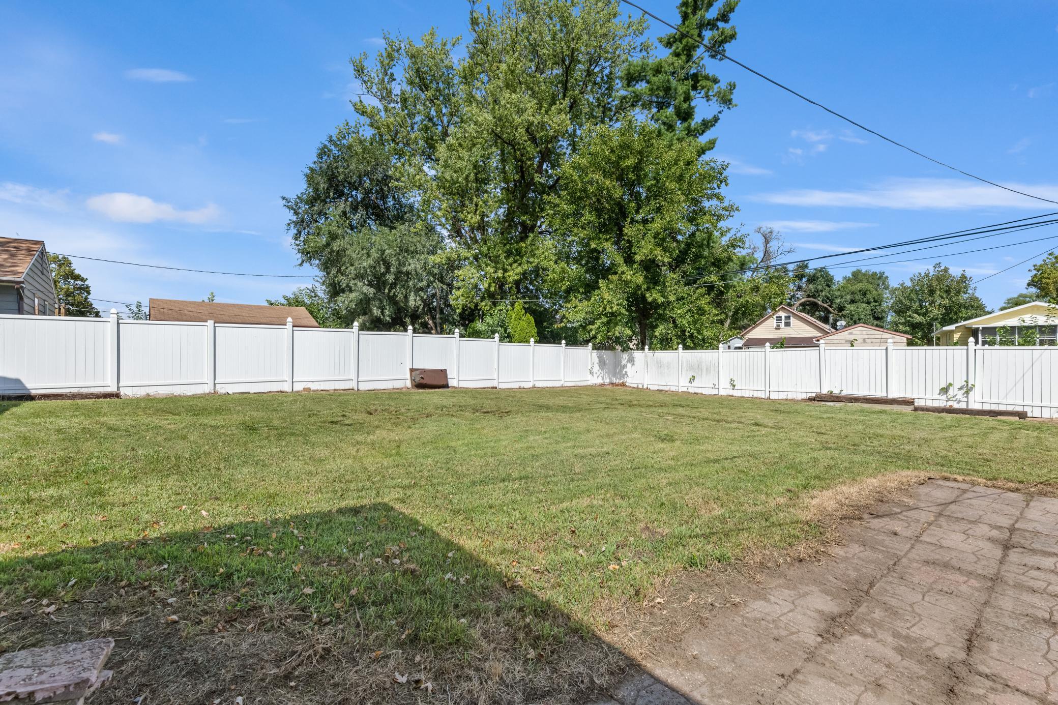 496 E Sarnia St, Winona, MN 55987