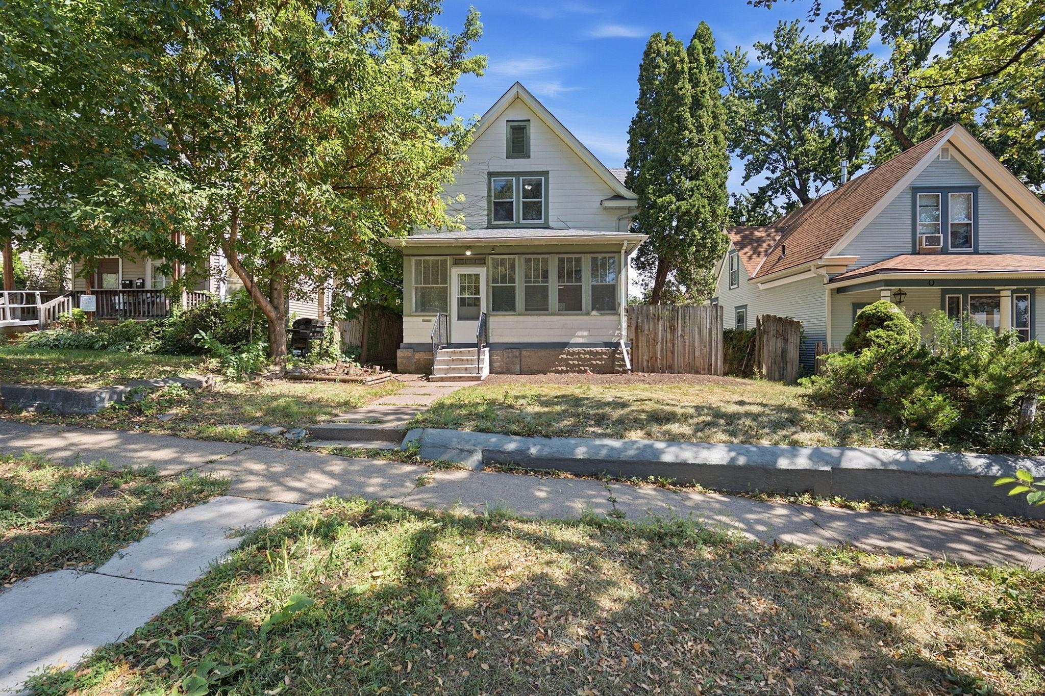 1032 Desoto St, Saint Paul, MN 55130