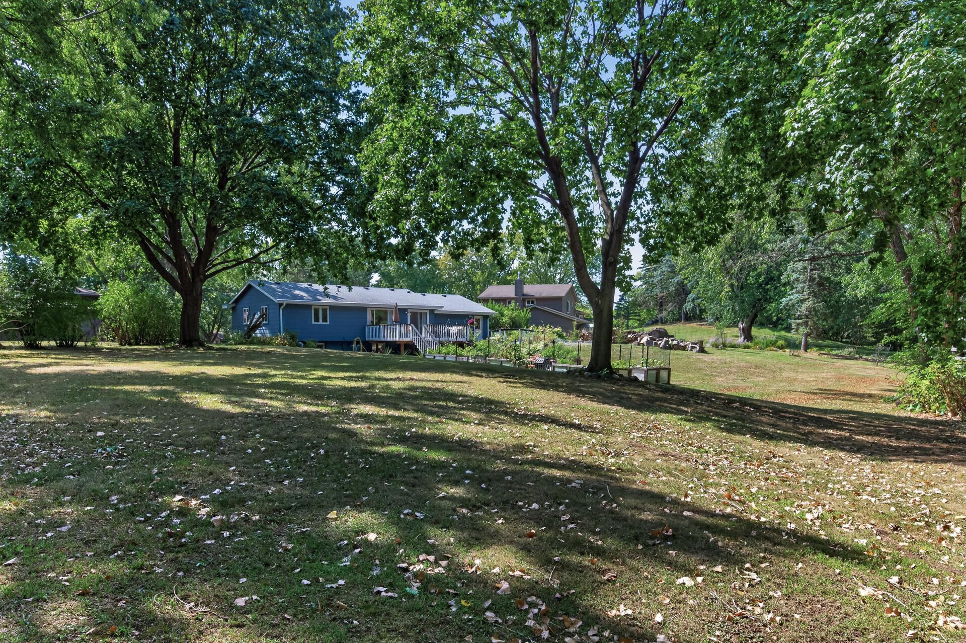11901 River Hills Cir, Burnsville, MN 55337