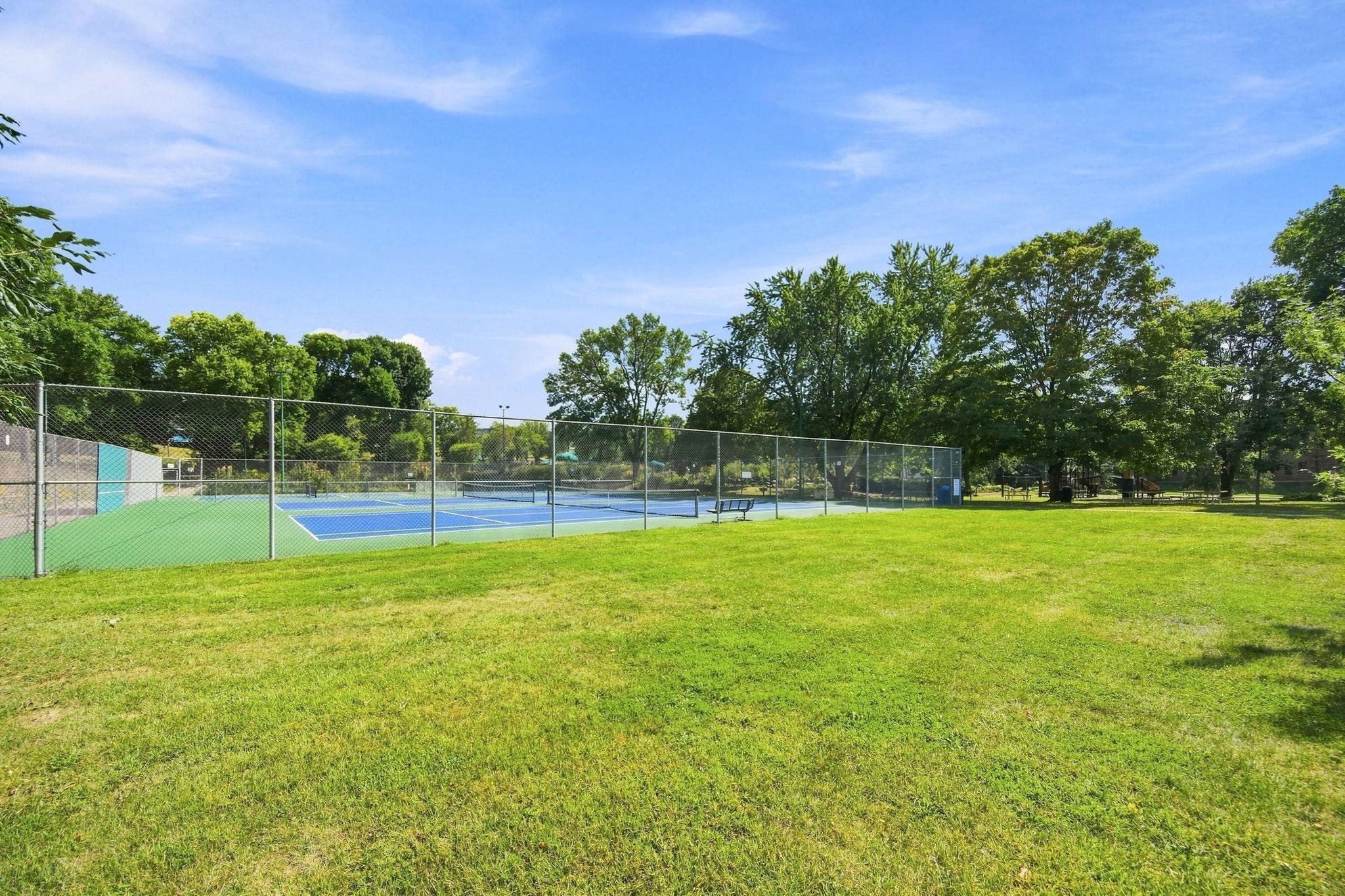 10900 Hyland Ter, Eden Prairie, MN 55344