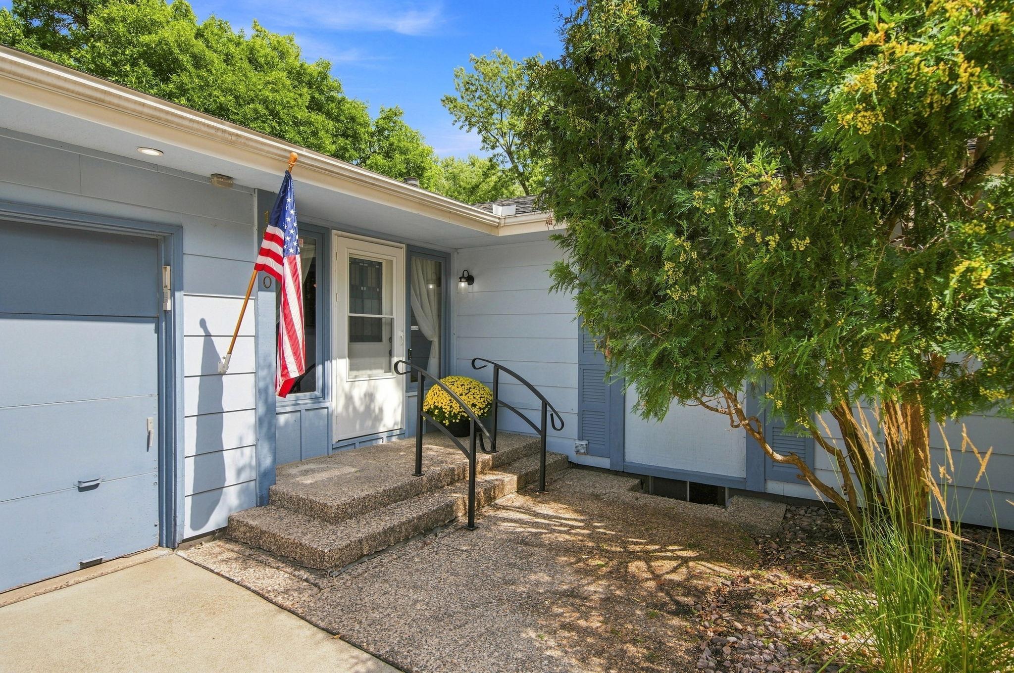 10900 Hyland Ter, Eden Prairie, MN 55344