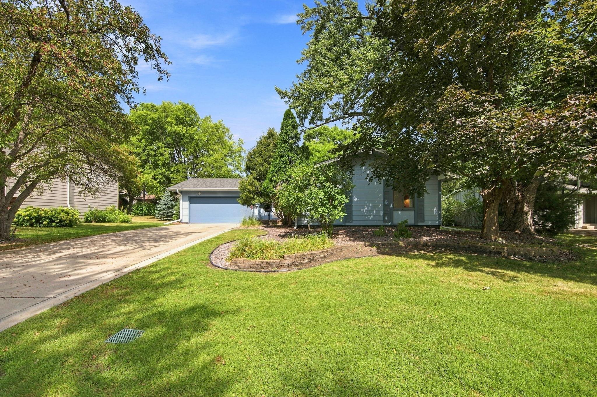 10900 Hyland Ter, Eden Prairie, MN 55344