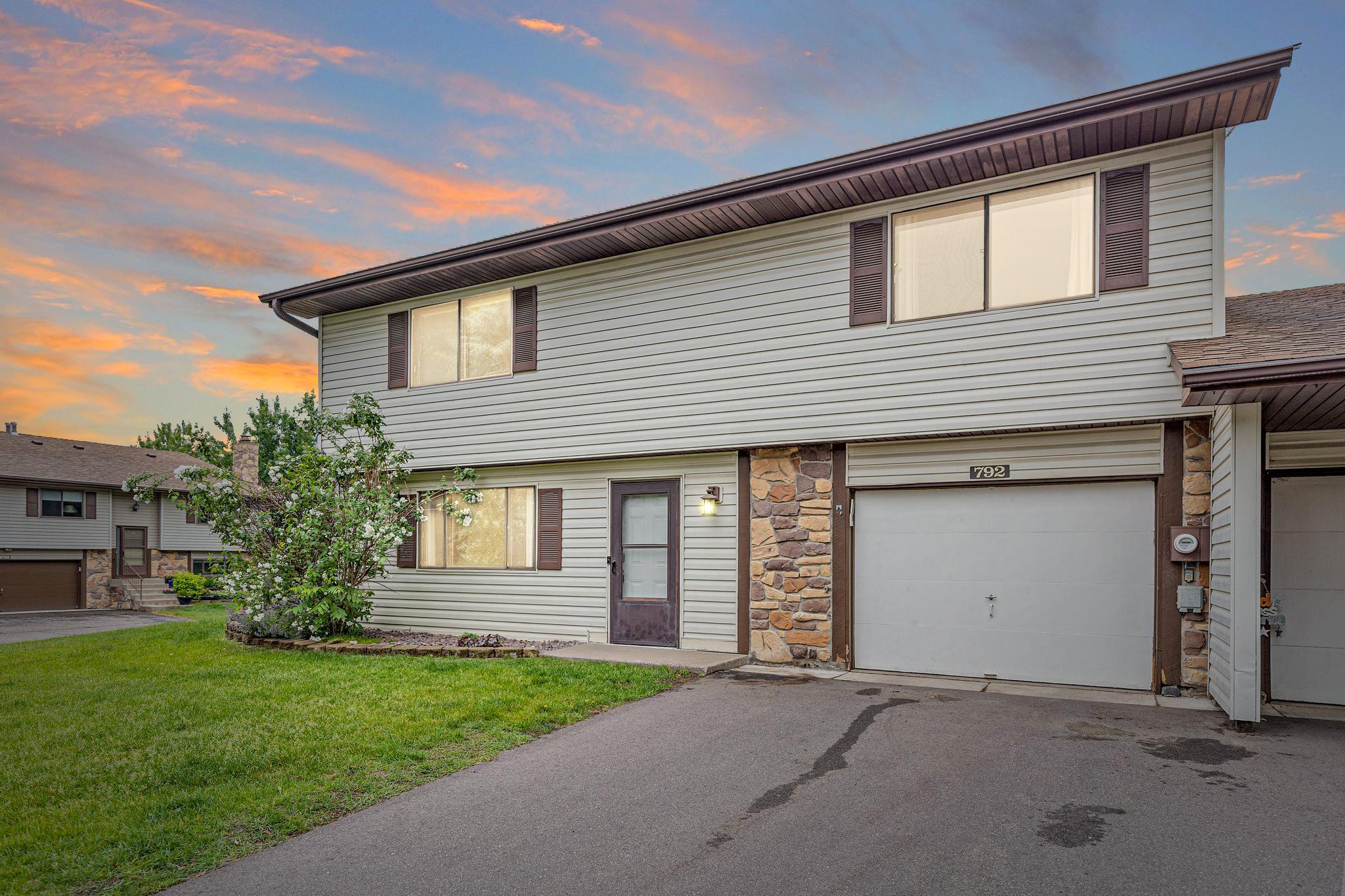 792 Tanglewood Dr, Shoreview, MN 55126