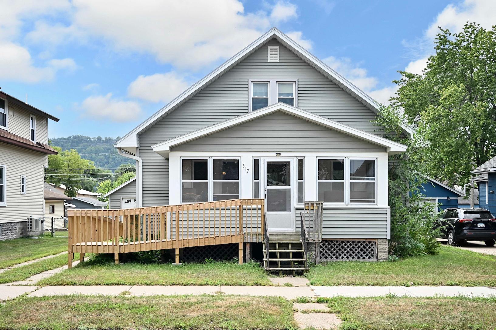 317 E Howard St, Winona, MN 55987
