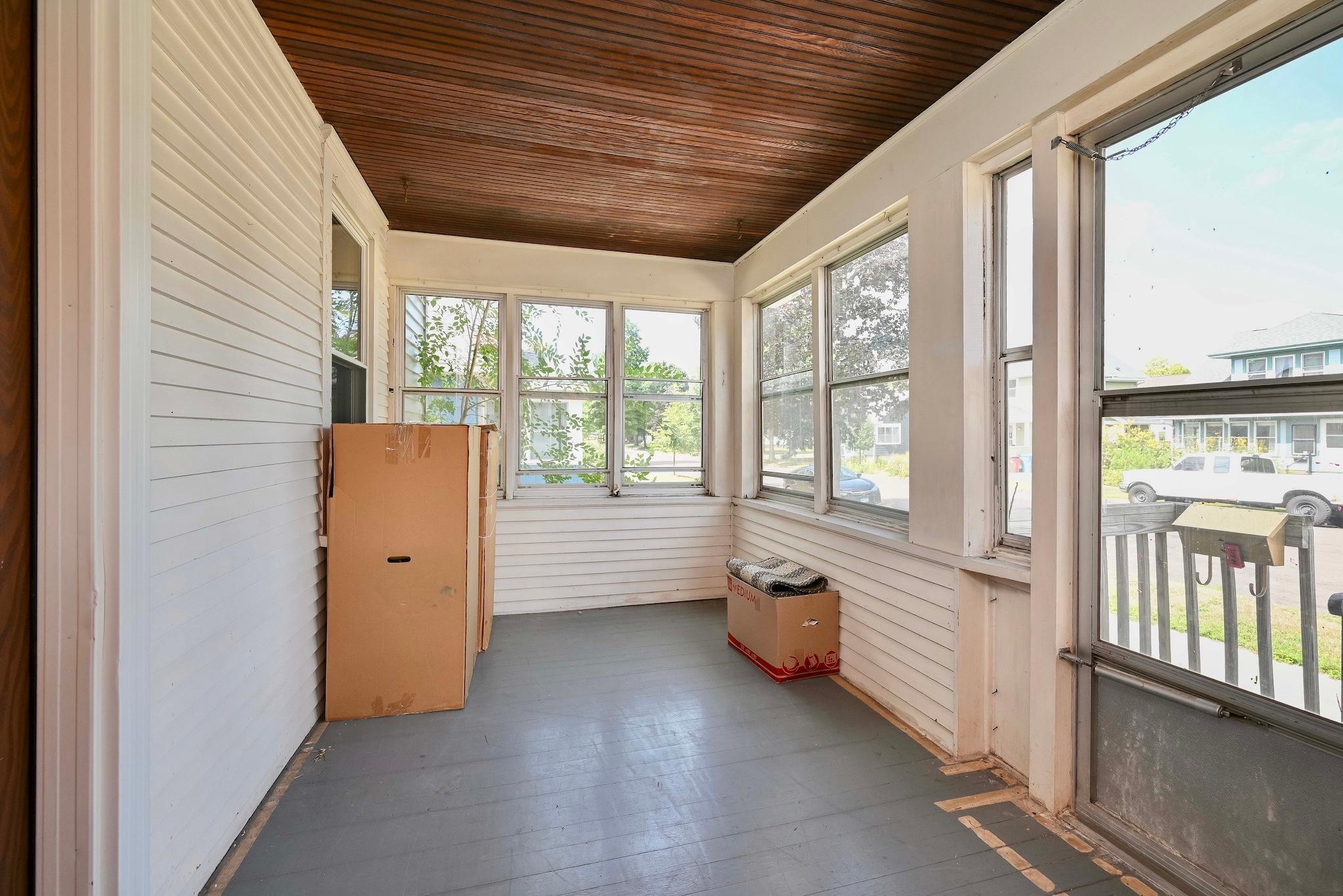 317 E Howard St, Winona, MN 55987