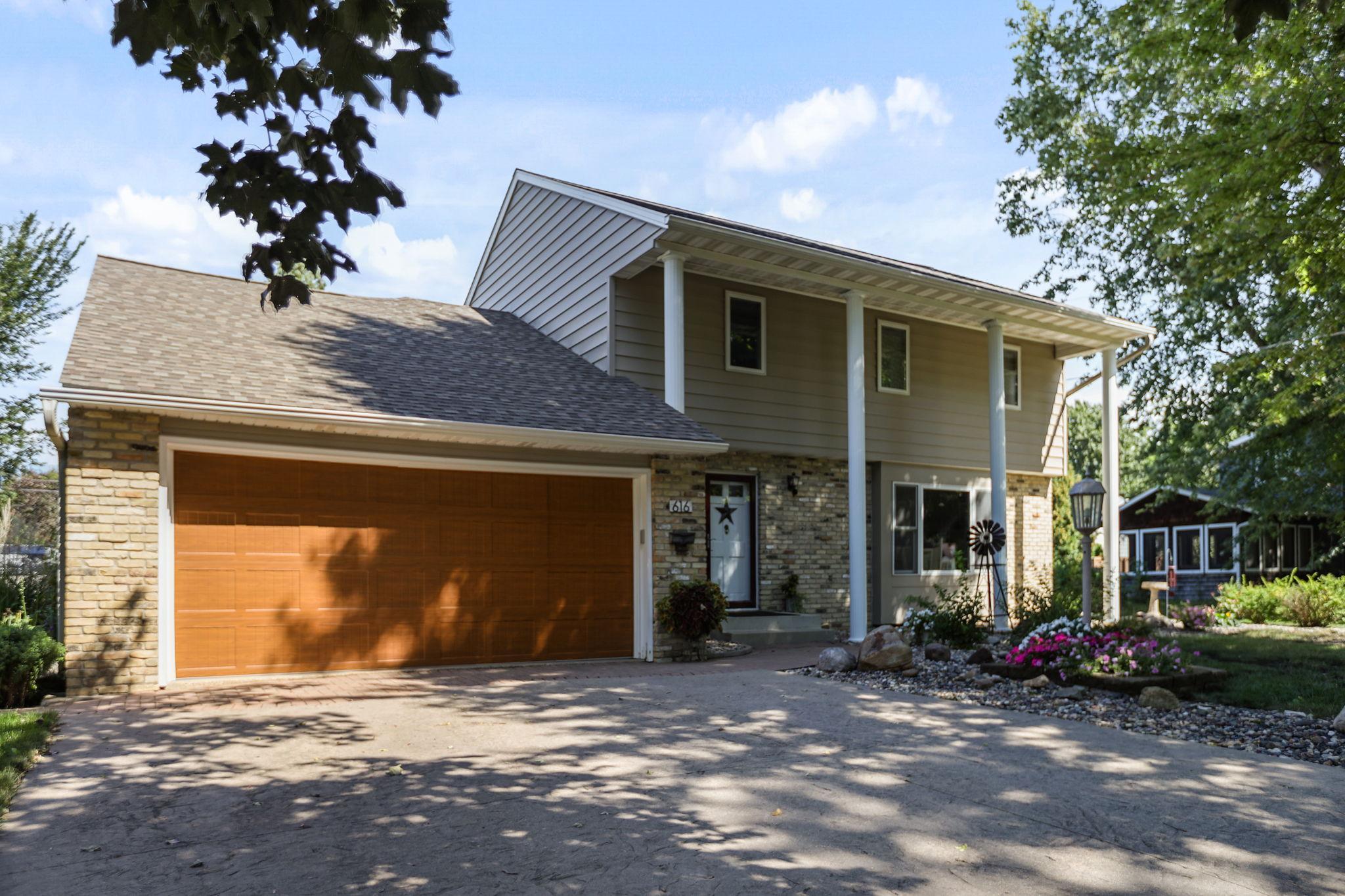 616 8th St SW, Faribault, MN 55021