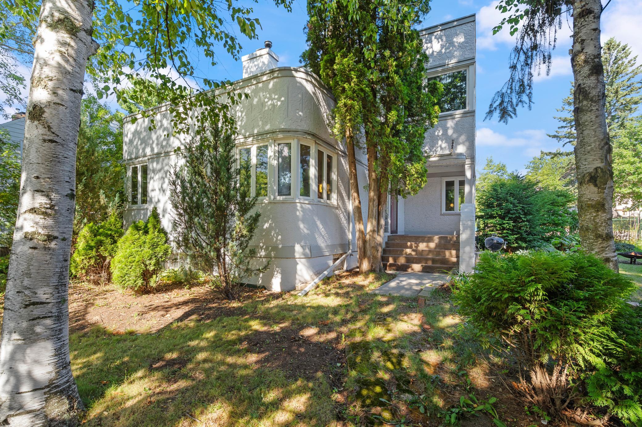 4631 London Rd, Duluth, MN 55804