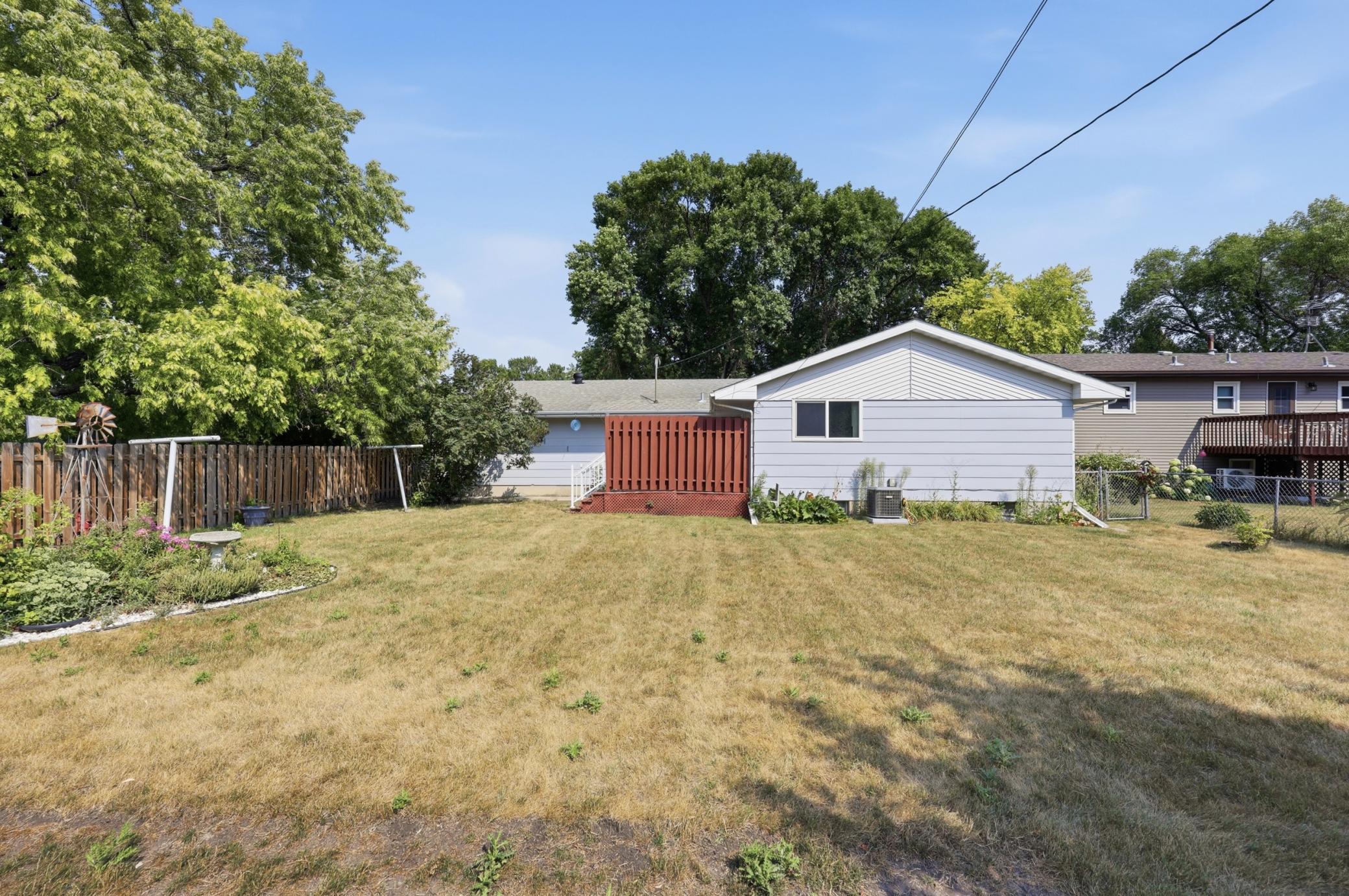 1119 9th St N, Moorhead, MN 56560