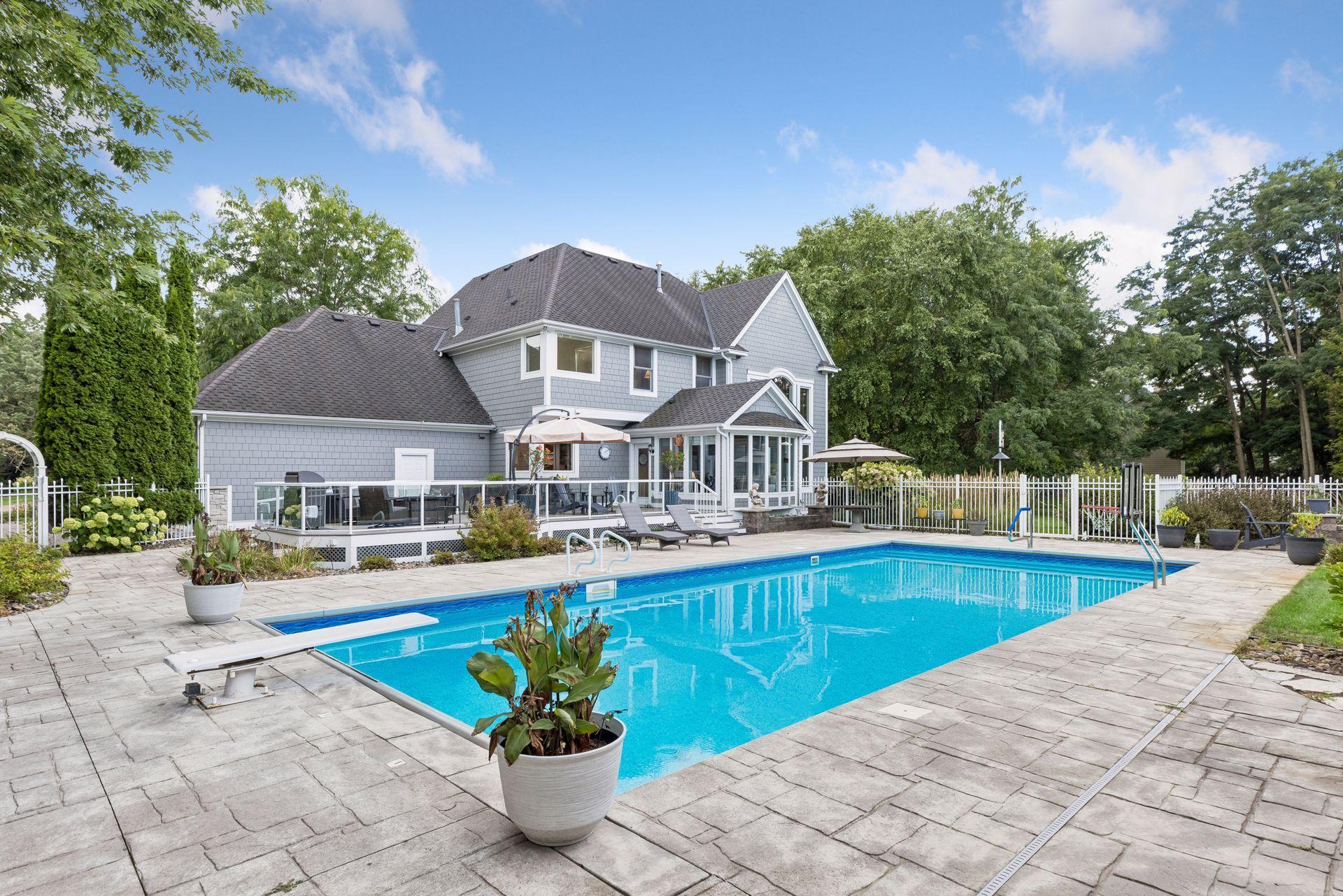 3 Scotch Pine Ln, North Oaks, MN 55127