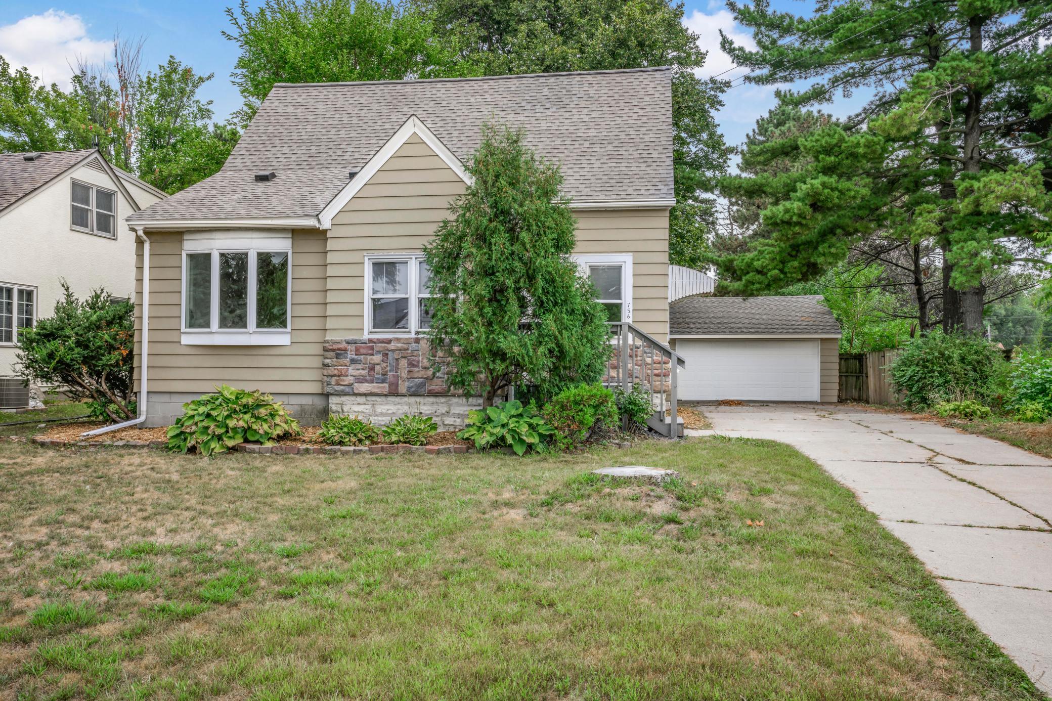 756 Mcknight Rd N, Maplewood, MN 55119