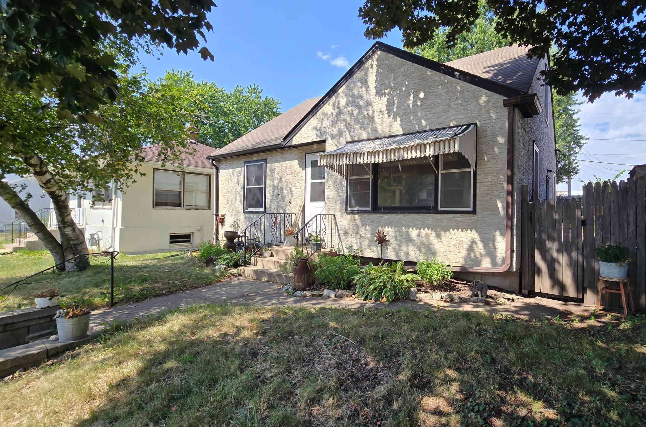 1229 7th St E, Saint Paul, MN 55106