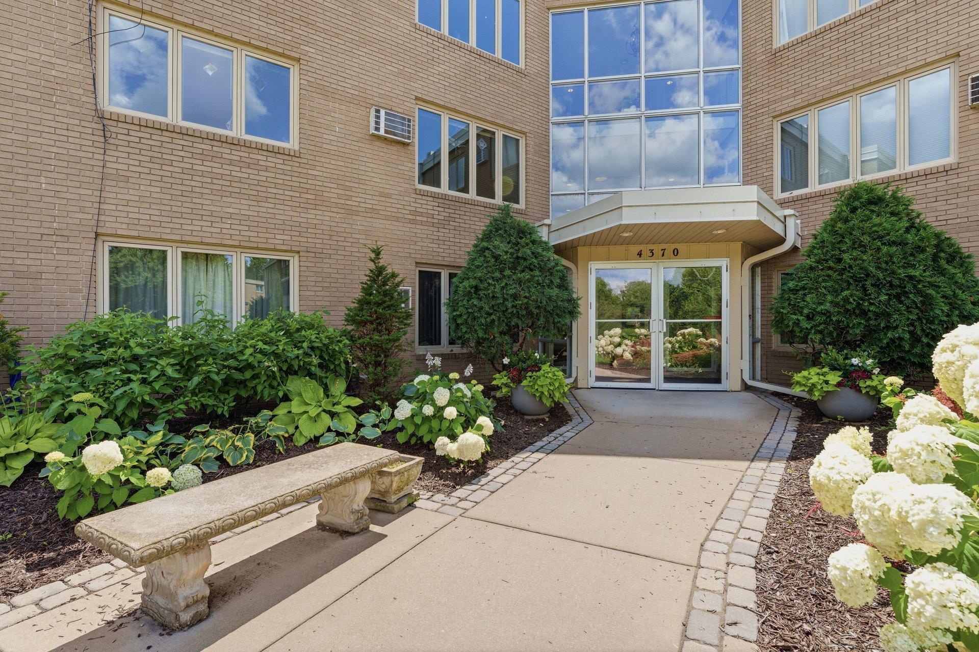 4370 Brookside Ct #302, Edina, MN 55436