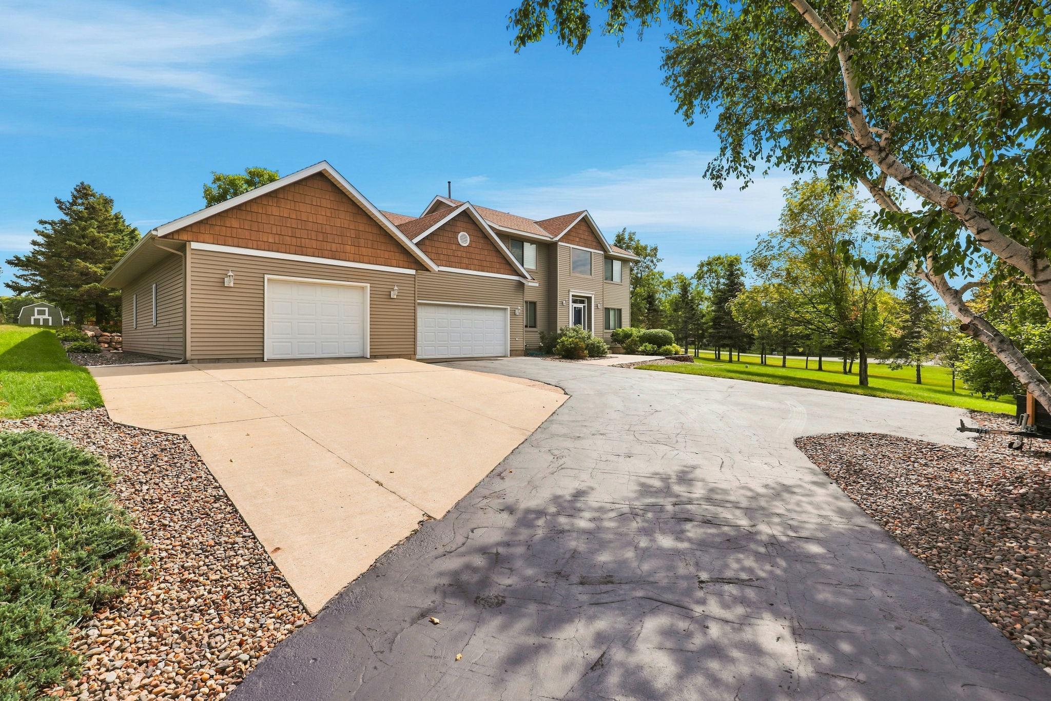 9857 Jenny Ln, Saint Joseph, MN 56374