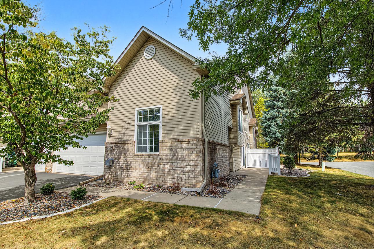 2802 Mallard Dr, Woodbury, MN 55125