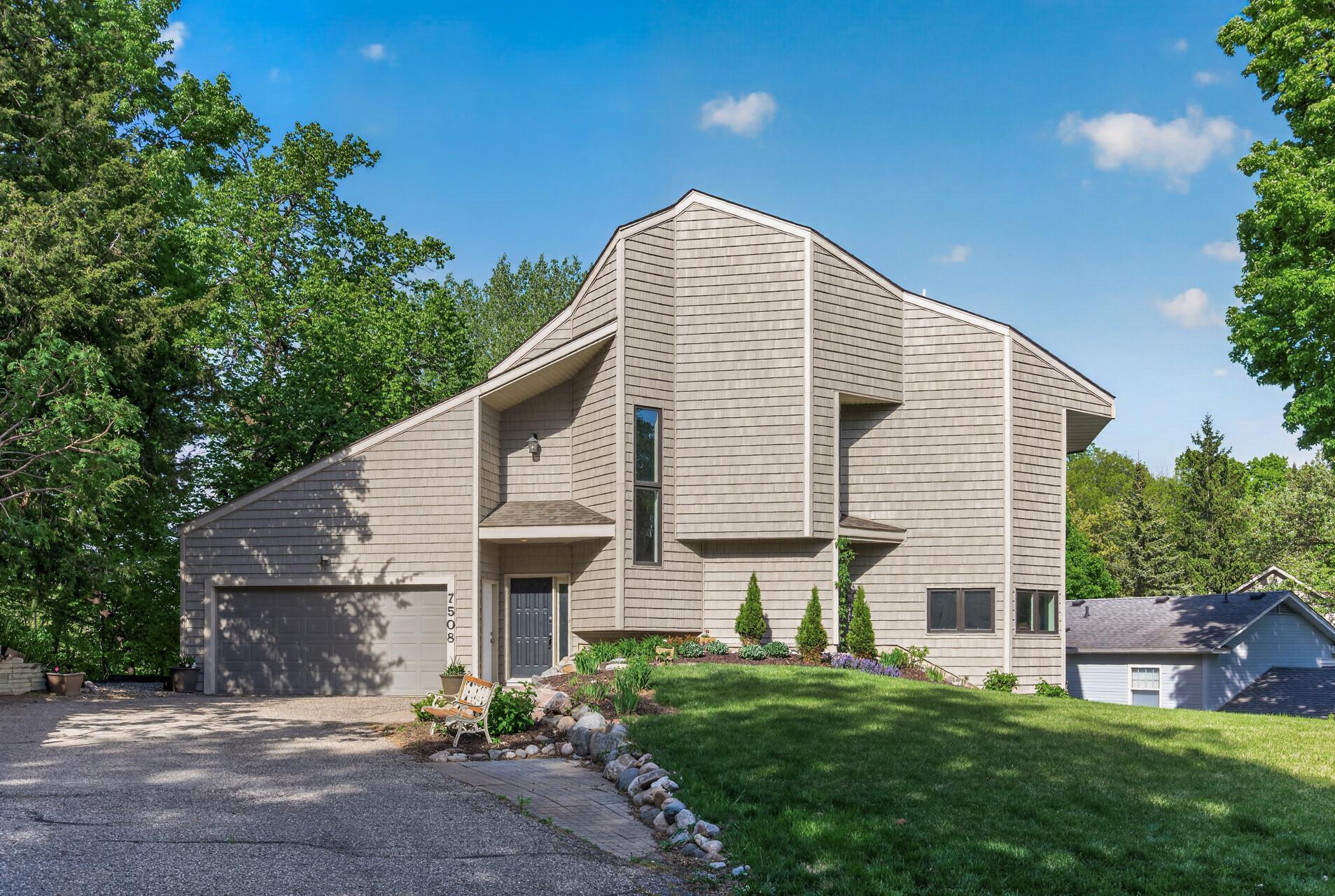 7508 W 77th St, Chaska, MN 55318