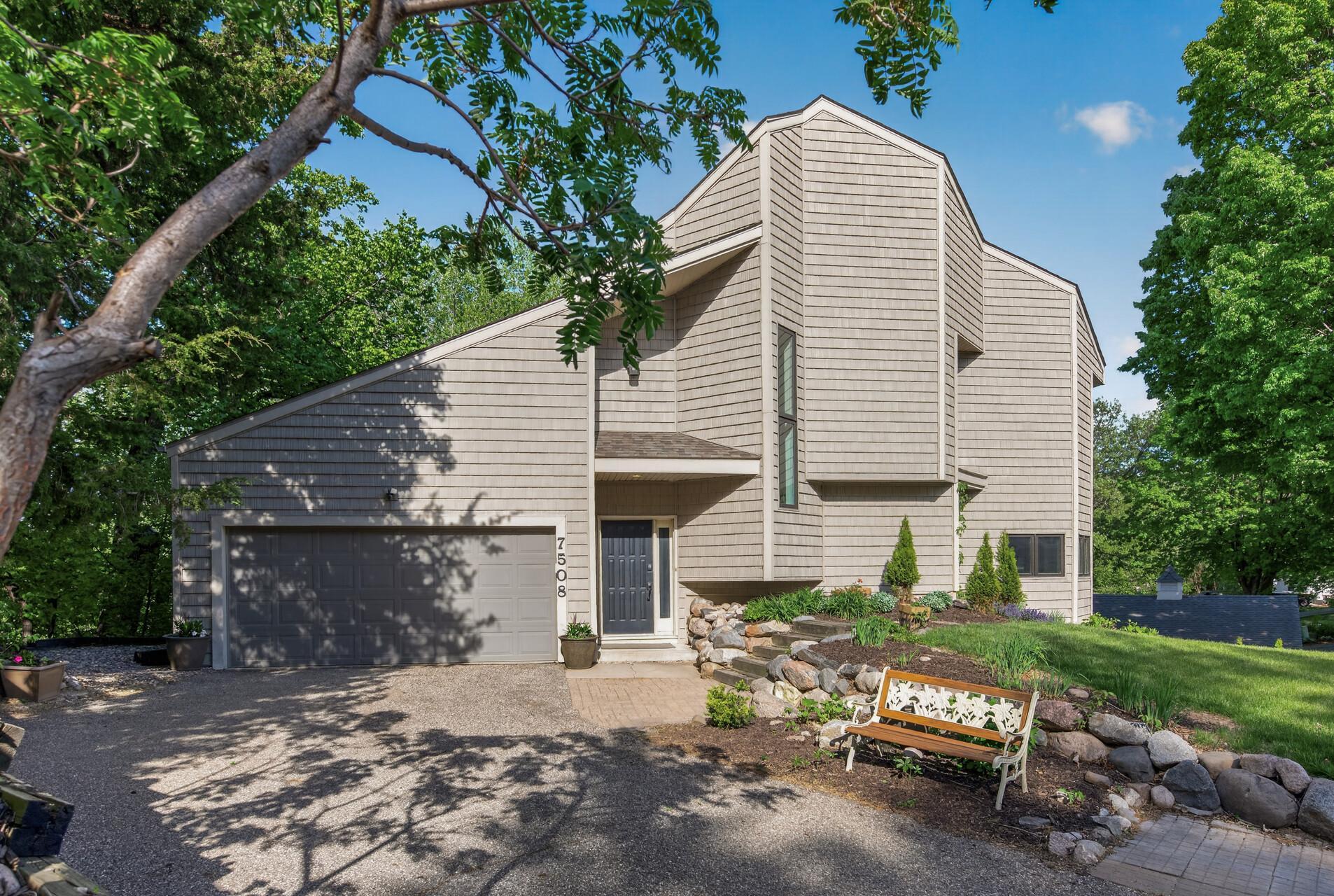 7508 W 77th St, Chaska, MN 55318